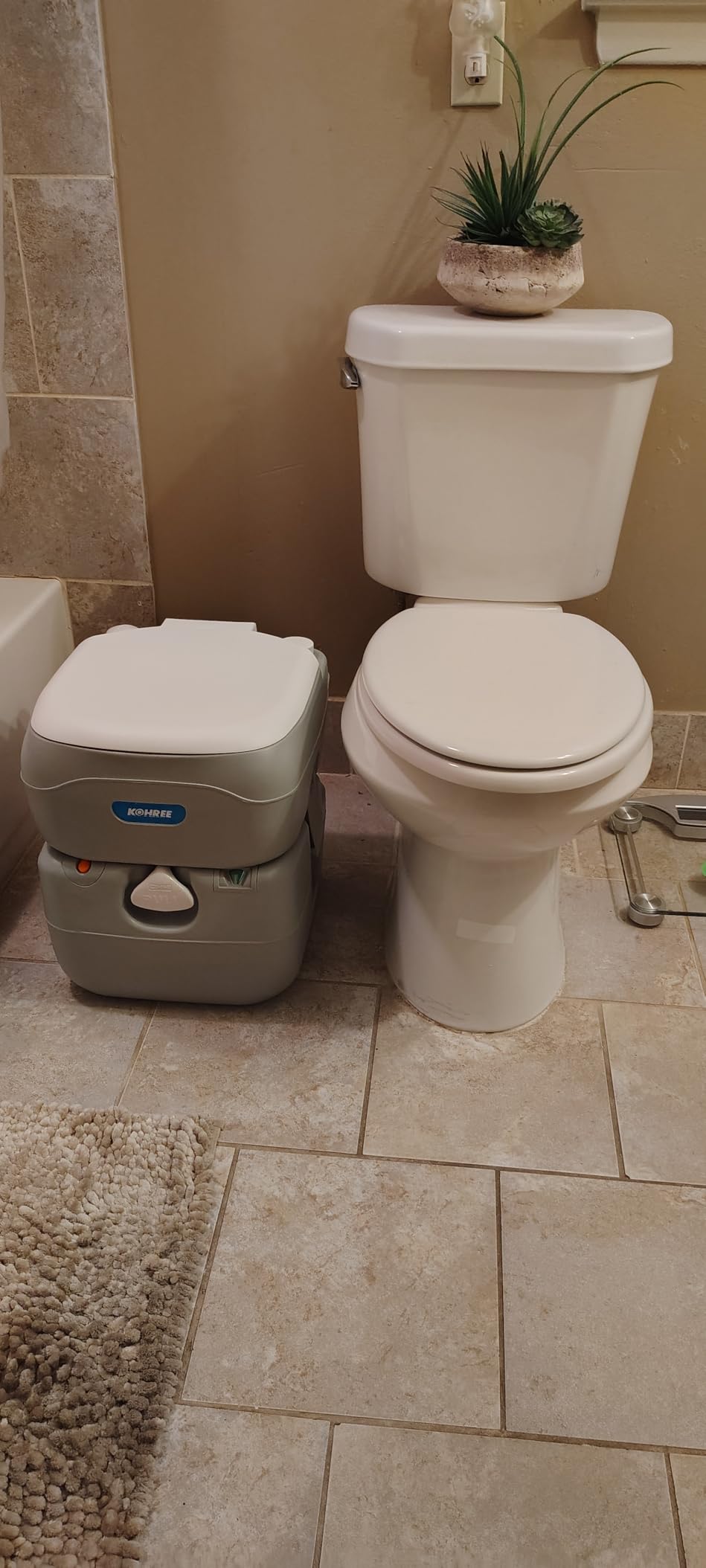 Kohree 5.8 Gal Camping Toilet for Adults with Diagonal Elongated Bowl Seat customer photo 1