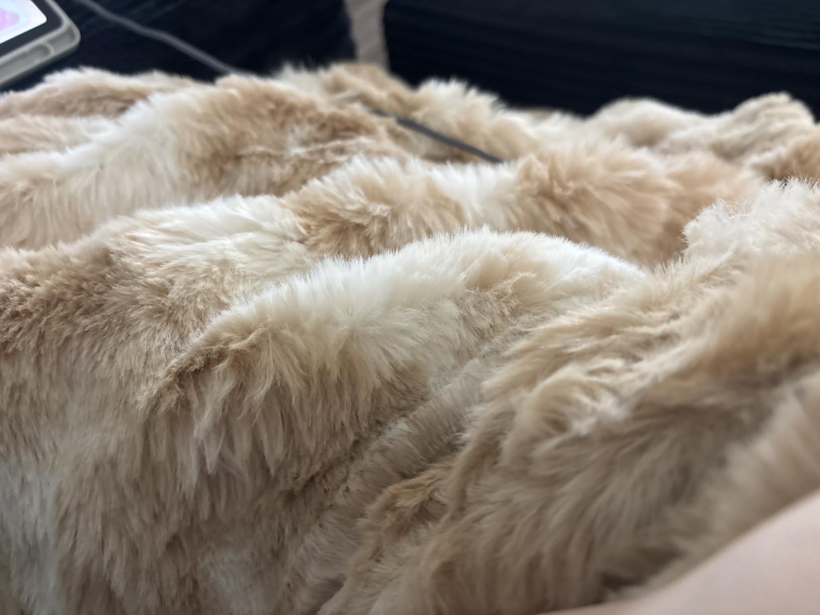 Smoofy Faux Rabbit Fur Throw for Couch - Blush Pink Bubble Blanket 50