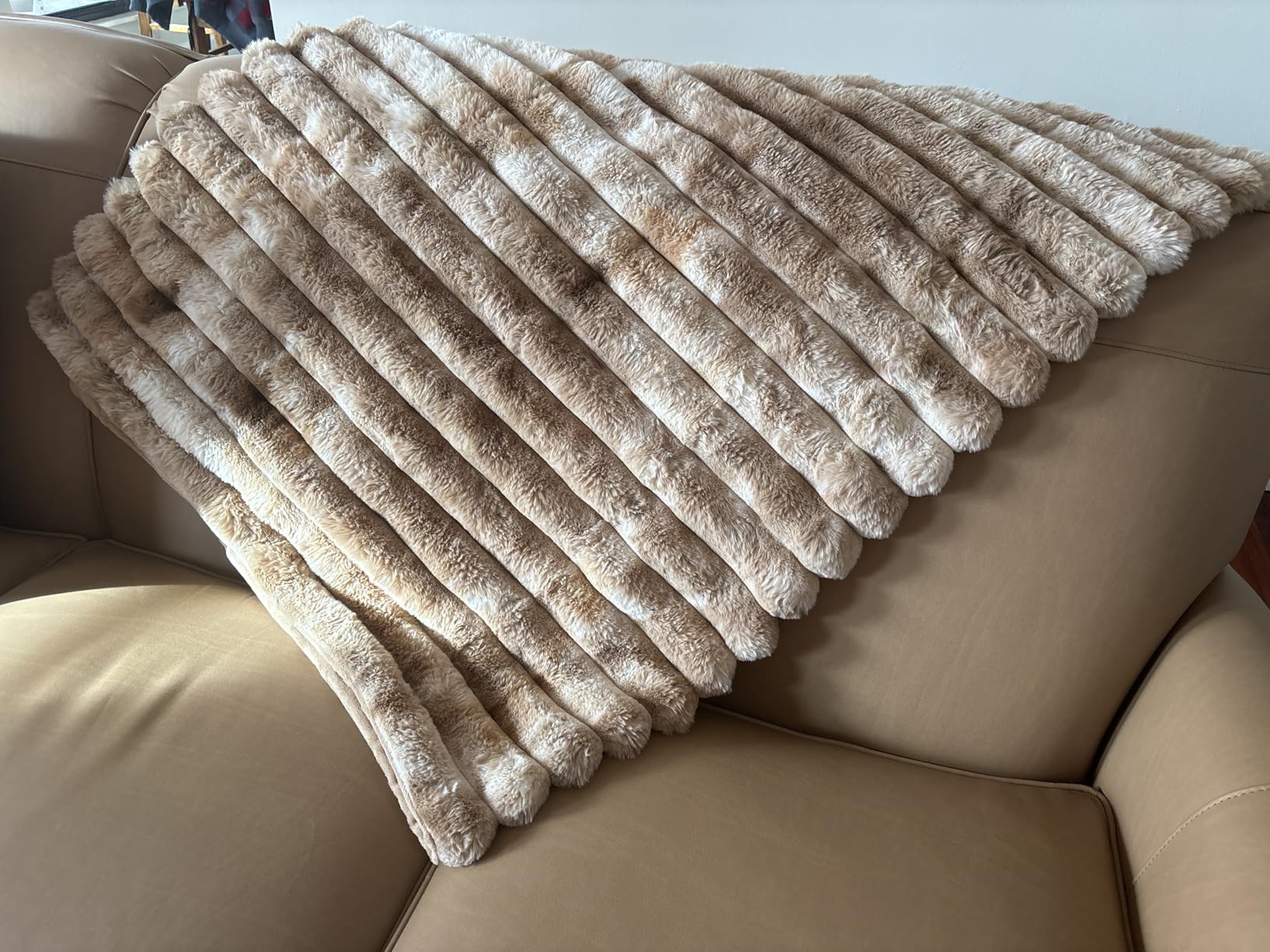 Cozy Bliss Faux Fur Throw Blanket for Couch, Cozy Warm Plush Striped Blanket for Sofa Bedroom Living Room, 50 * 60 Inches Black customer photo 1