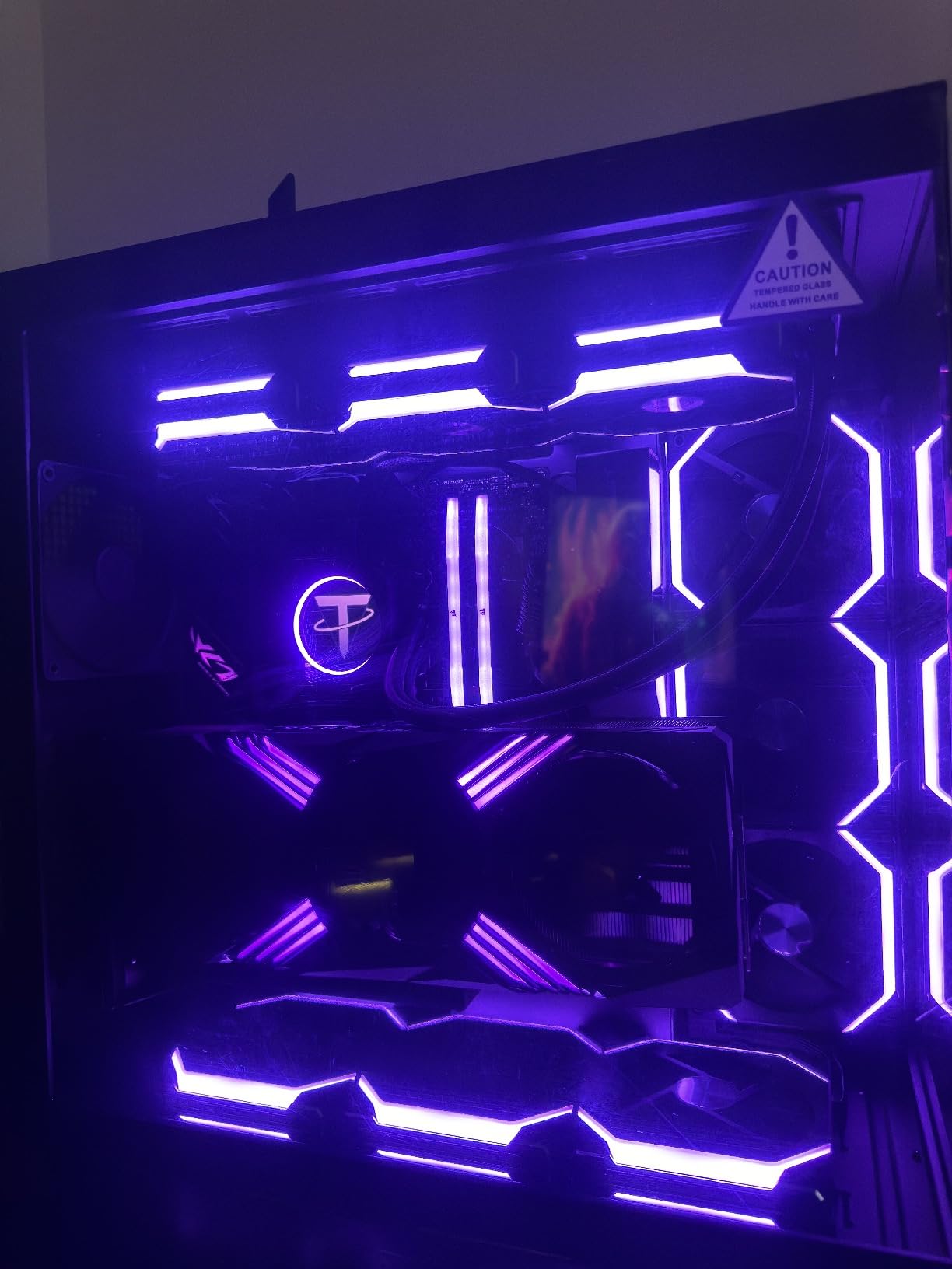 PNY GeForce RTX™ 4070 Ti Super 16GB XLR8 Gaming Verto™ Epic-X RGB™ OC Triple Fan Graphics Card DLSS 3 (ARGB, 256-bit, GDDR6X, PCIe 4.0, HDMI/DisplayPort, incl. Adapter & Support Bracket, 3.3 Slot) customer photo 1