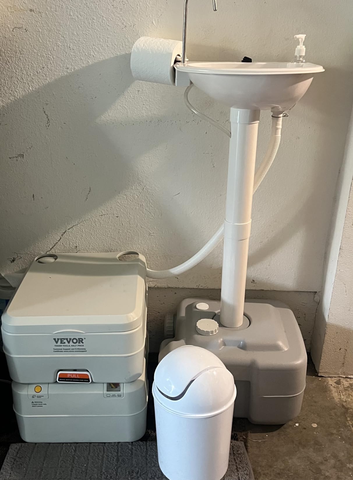 VEVOR Portable Toilet for Camping, RV Toilet with Carry Bag, 5.3 Gal Waste Tank & 3.2 Gal Flush Tank, Push-Button Pressurized Flush Commode, Leak-proof and Odourless Travel Toilet for Camping Car customer photo 1