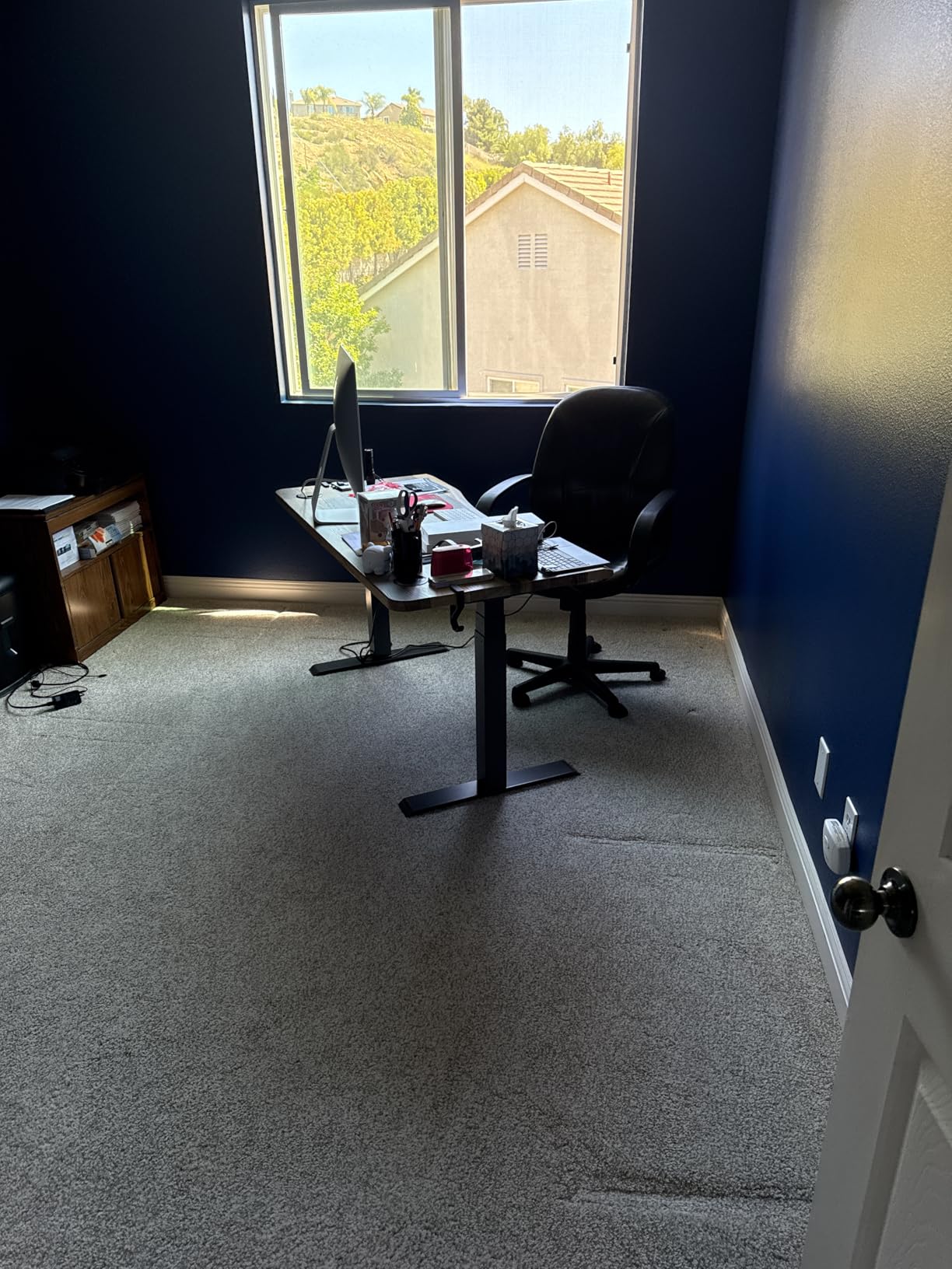 Vari Ergo Electric Standing Desk – 54x26 – Reclaimed Wood/Slate customer photo 2