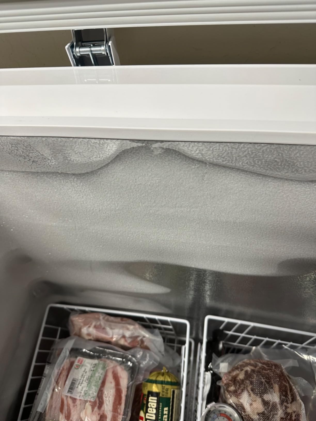 COSTWAY 10 Cu.Ft. Chest Freezer, Compact Deep Freezer with 7-Level Adjustable Temperature, Removable Basket, Freestanding Top Open Door Freezer for Home, Garage, Basement, White customer photo 1