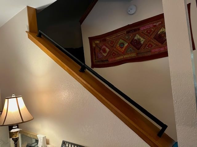 Industrial Stair Railing Metal Hand Rails for Indoor Stairs Wall Mount Staircase Handrails 1.5