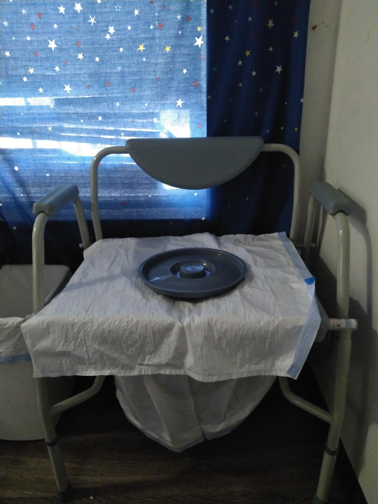 VEVOR Shower Commode Wheelchair 350 LBS Capacity Bedside Commode Chair customer photo 1