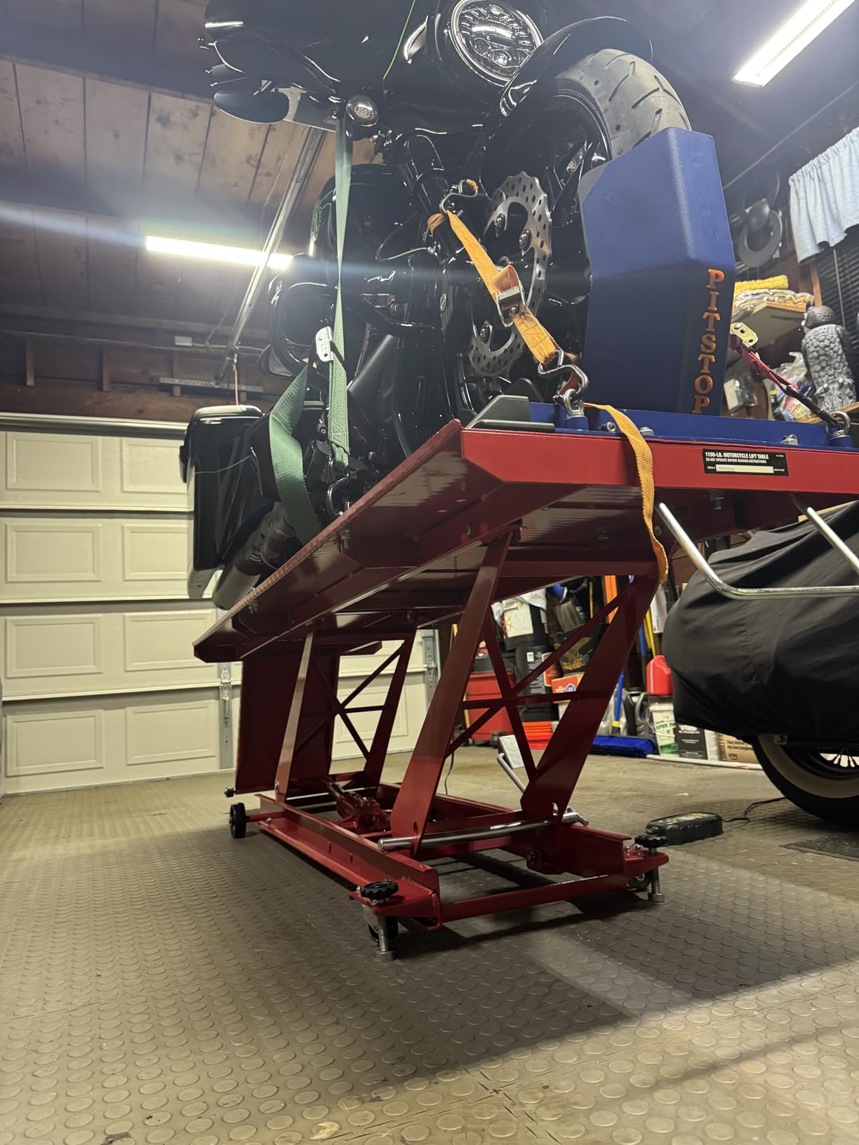 Strongway Steel Hydraulic Motorcycle Lift, 1100-Lb. Capacity customer photo 1