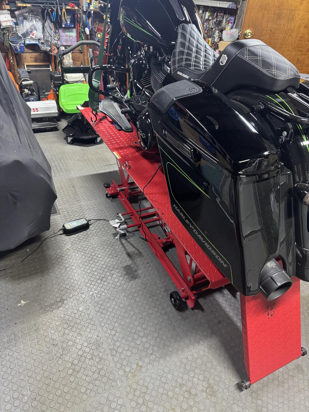 Strongway Steel Hydraulic Motorcycle Lift, 1100-Lb. Capacity customer photo 2