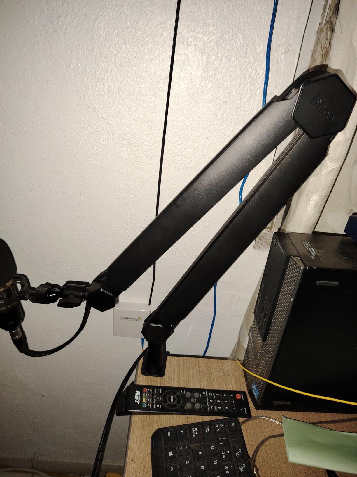 FIFINE BM66 Heavy Metal Microphone Boom Arm Stand for Podcast Recording customer photo 1