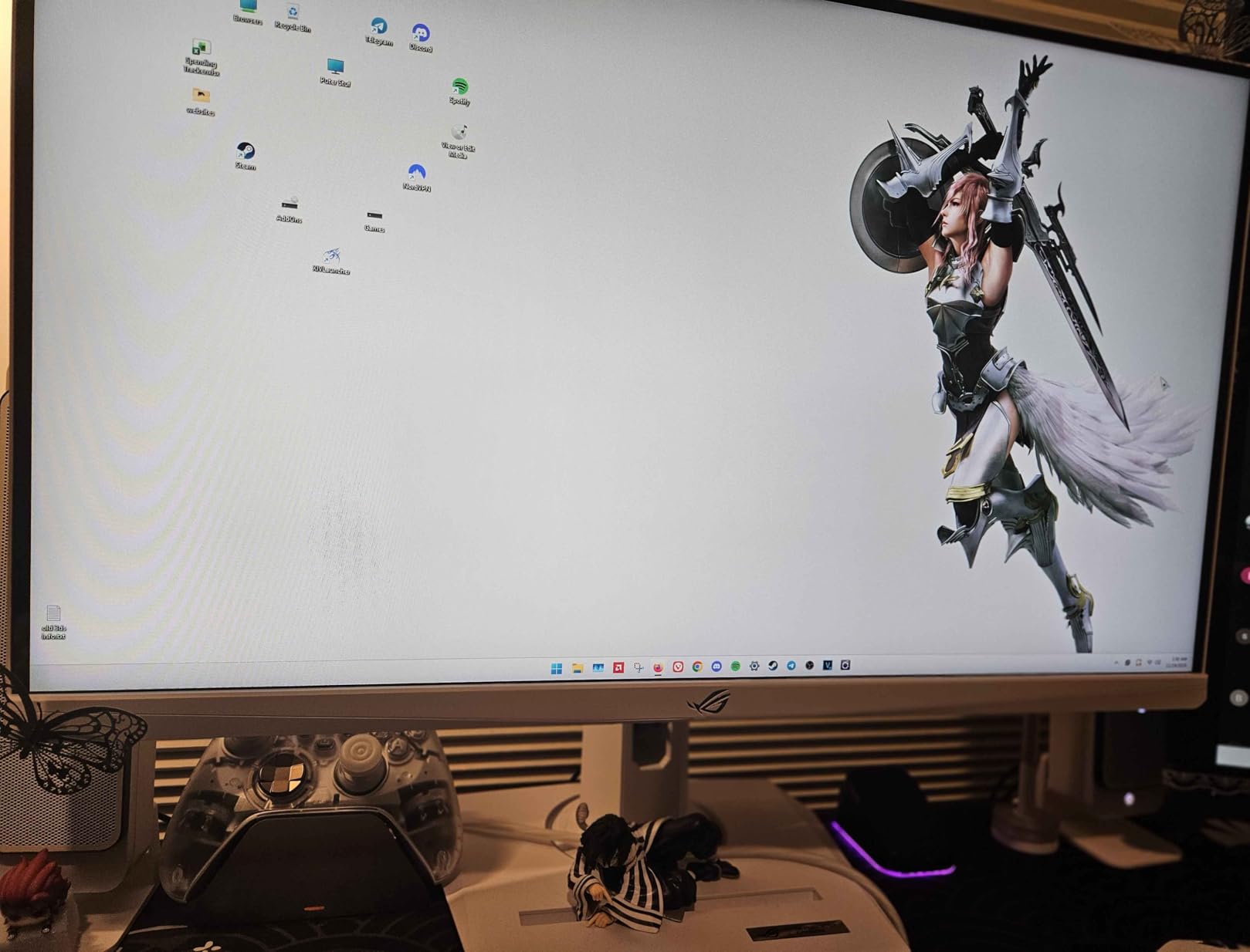 ASUS ROG Strix 27” 1440P USB-C HDR Gaming Monitor (XG27ACG-W) - White, QHD, 180Hz, 1ms, Fast IPS, DCI-P3 95%, Extreme Low Motion Blur Sync, G-Sync Compatible, Tripod Socket, AI Gaming, 3yr Warranty customer photo 2