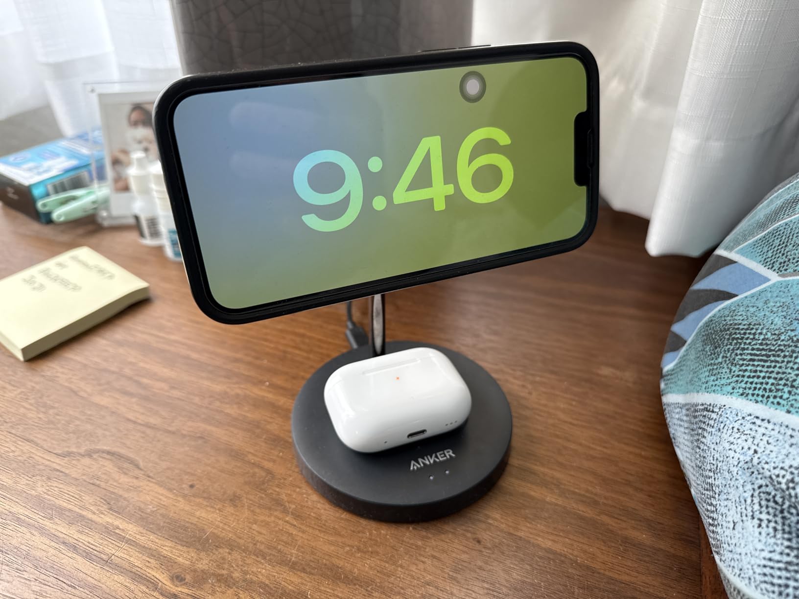 Anker MagGo 2-in-1 MagSafe Compatible Qi2 15W Wireless Charging Stand | Qi2 Certified, Fast Charging, Wireless Charger for iPhone 17, AirPods Pro, and More (Black, 40W Adapter Included) customer photo 1
