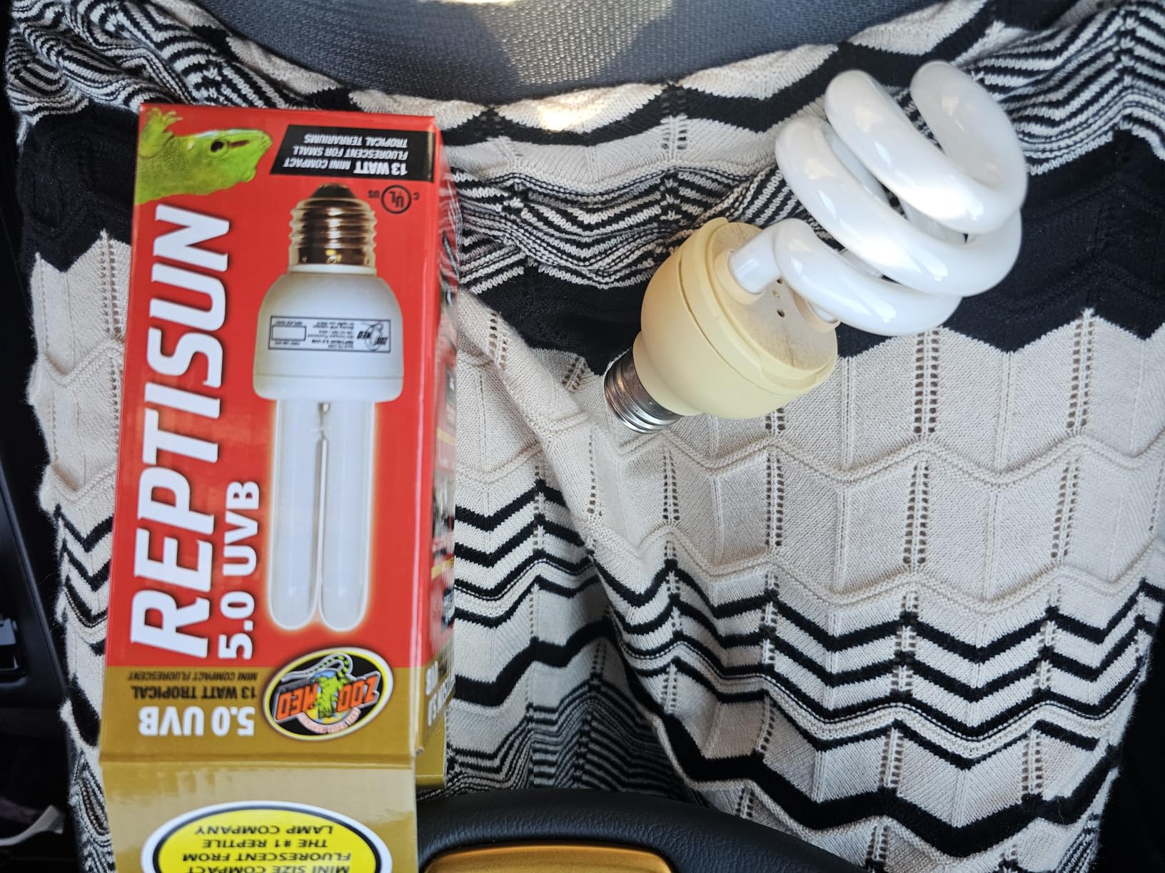 UVB Reptile Light UVA UVB Bulb, 10.0 18W UVB Light for Reptiles Bearded Dragons, UVA UVB Reptile Light Bulb Reptile Lamp for Bearded Dragon Lizards Turtles Snakes Geckos Desert Reptile Tank customer photo 2