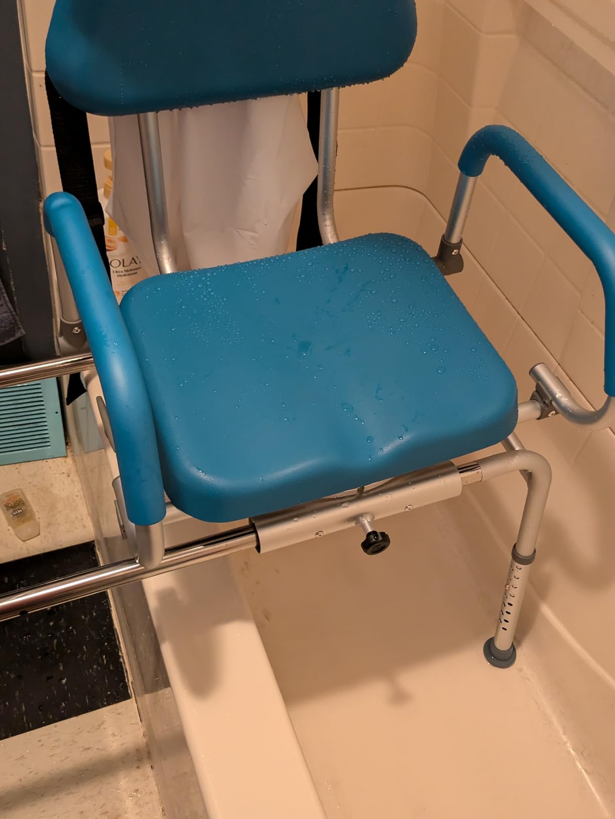 VEVOR Sliding Tub Transfer Bench with 360 Degree Swivel Seat, Sliding Shower Chair with Pivoting Armrest & Padded Seat and Safety Belt, Height Adjustable Bath Chair for Elderly Disabled, 330LBS customer photo 2