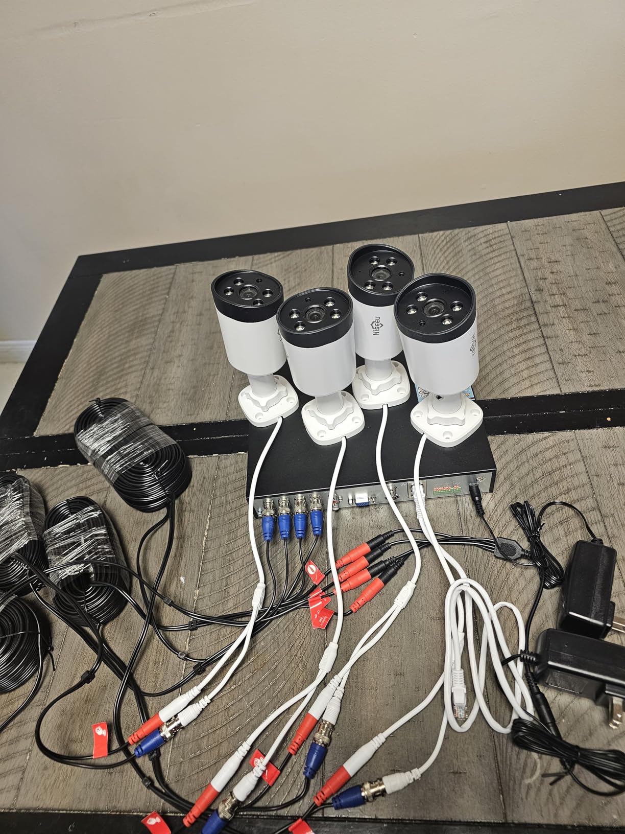 Hiseeu 4K Wired Security Camera System,8PCS 8MP CCTV Cameras,3TB HDD customer photo 2