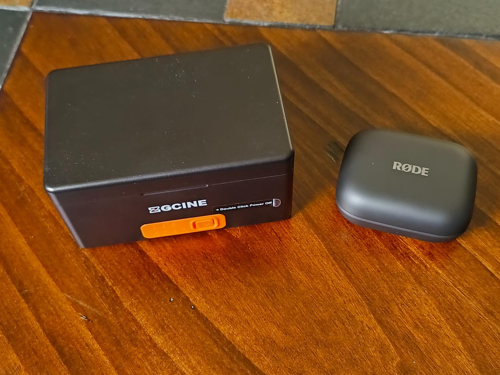RØDE Wireless Micro (2 Mics + Charging Case), USB-C for iPhone & Android customer photo 1