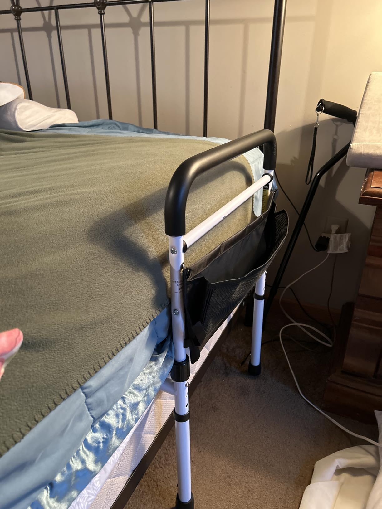 Vaunn Medical New Adjustable Bed Assist Rail Handle (Passed ASTM F3186-17 Safety Standard) and Hand Guard Grab Bar, Bedside Safety and Stability (Tool-Free Assembly) (Black) customer photo 2
