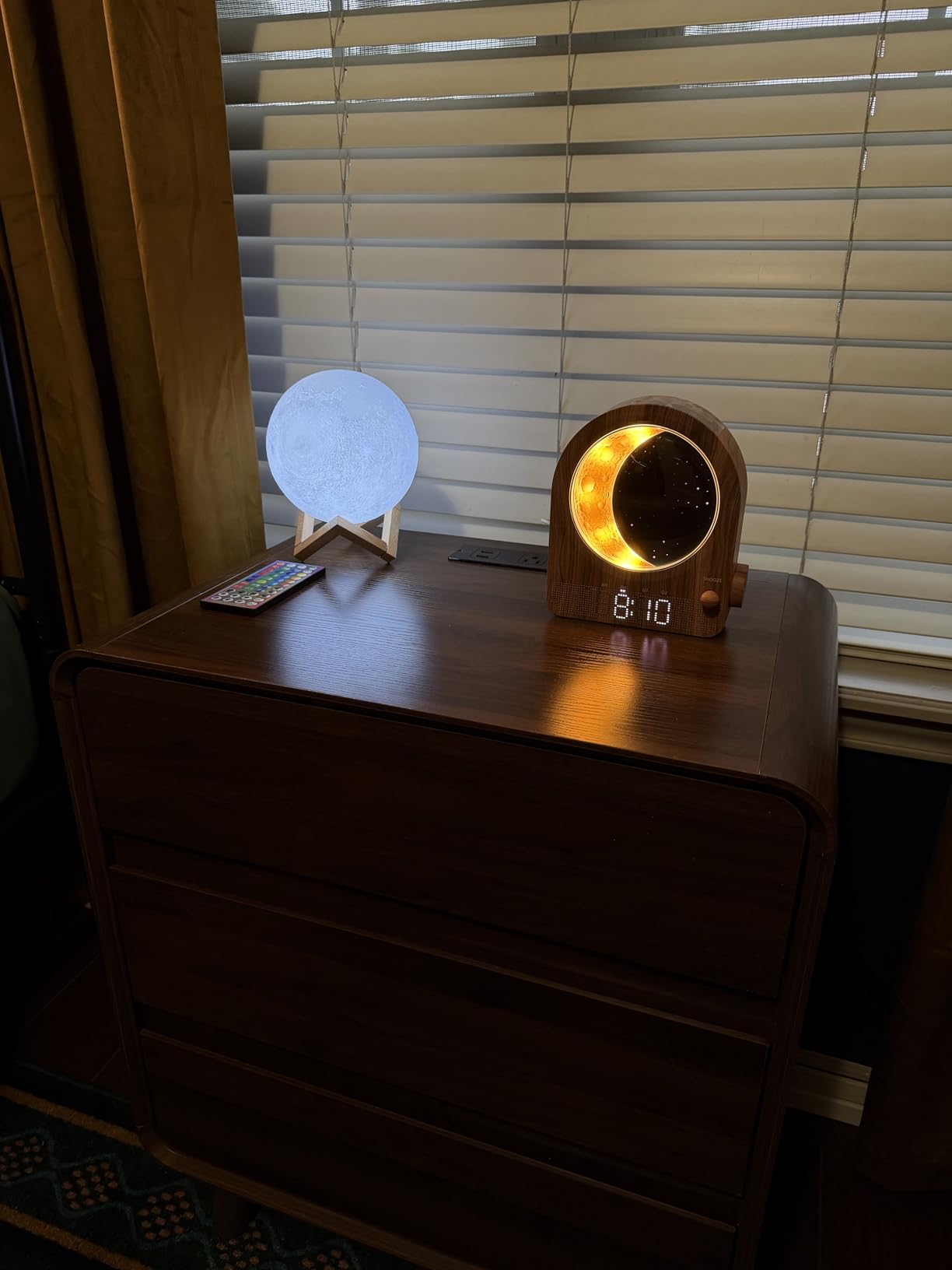 blonbar Sunrise Alarm Clocks for Bedrooms, Stepless Dimmable Moon Lamp Dual Alarm Clock with 12Levels Volume for Heavy Sleepers, 10 Natural Sounds with 30/60/90mins Timer, Gifts for Women customer photo 1