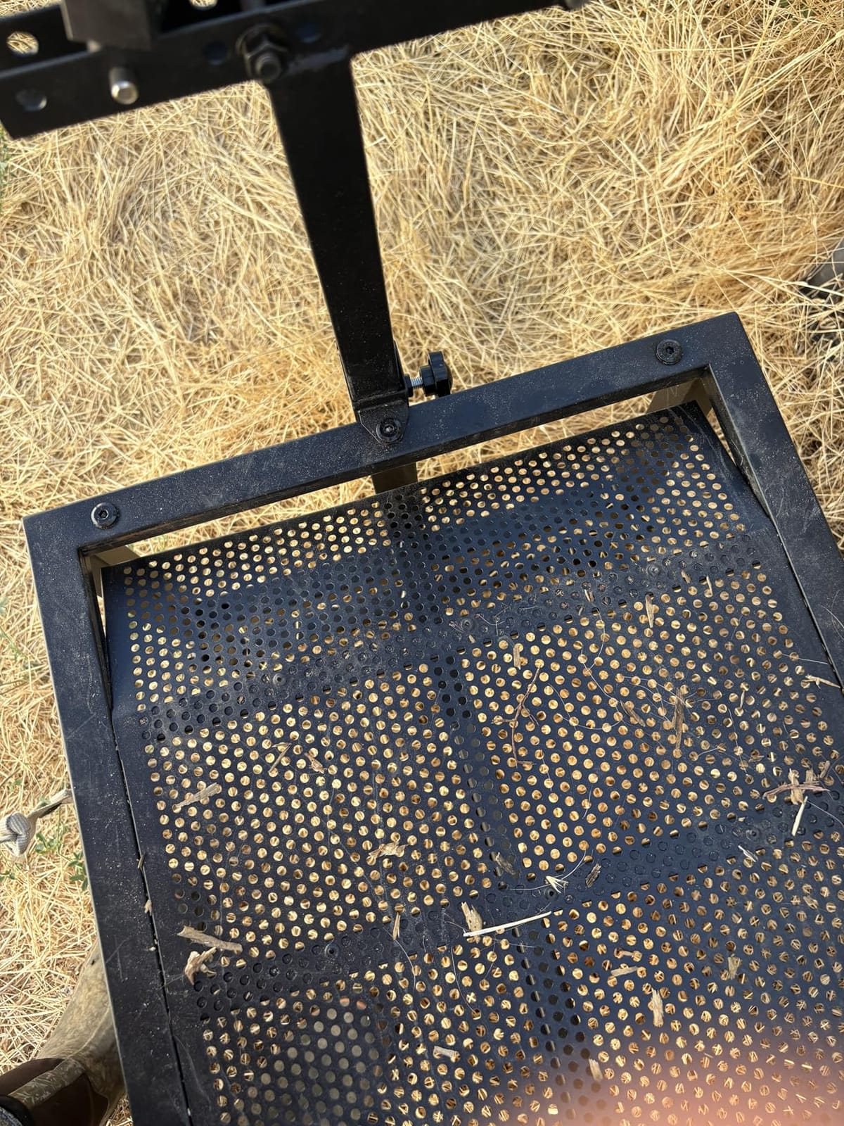 400 LBs Goat Milk Stand for Pygmy and Dwarf Goats, Goat Stand with Feed Bin, Goat Milking Stand for Sheep Trimming and Milking, Hoof Trimming Stand Adjustable Size, Iron Blue customer photo 2