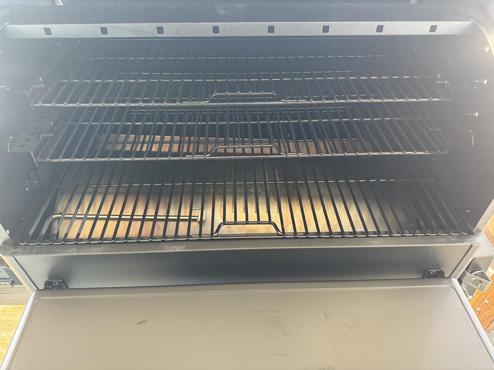 Pit Boss 850 Navigator Series WiFi & Bluetooth Wood Pellet Grill & Smoker, Flame Broiler and LCD Digital Controller, 932-Sq. In. Cook Space, 180°F to 500°F Temp Range, Meat Probe, 30 lb. Hopper customer photo 2