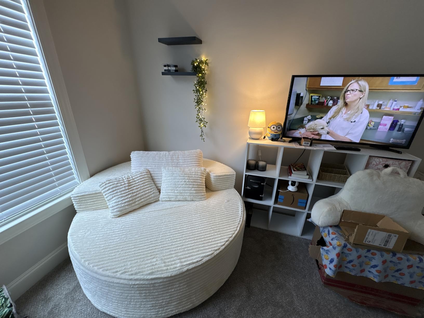 Oversized Round Chair Lounge Chaise Indoor, Upholstered Corduroy Deep Seat Cloud Large Circle Sofa Chair, No Assembly Required, Fluffy Modern Sleeper Sofa Bed for Reading, Living Room, Light White customer photo 1