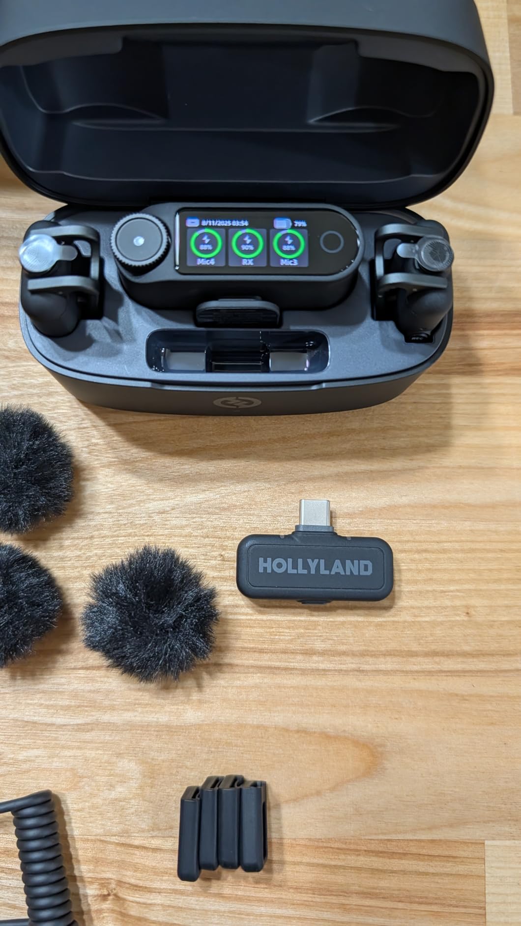 Hollyland Lark MAX 2 Combo-4 Person Version, Wireless Lavalier Microphone, Tailored for Multi-Person Shooting Scenarios, Microphone for Camera/iPhone/Android (4TX + 2RX+ Charging Case) customer photo 1