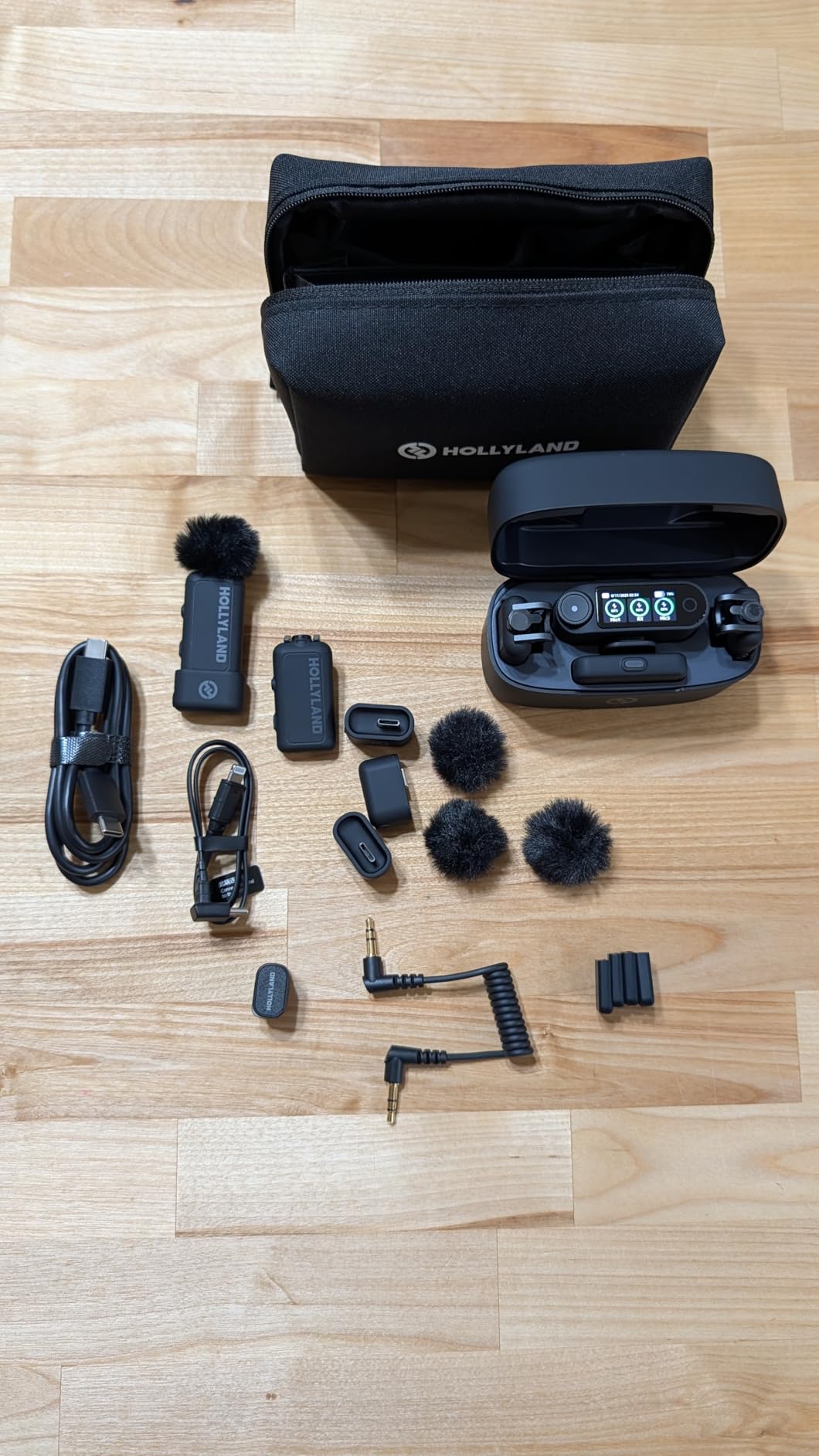 Hollyland Lark MAX 2 Combo-4 Person Version, Wireless Lavalier Microphone, Tailored for Multi-Person Shooting Scenarios, Microphone for Camera/iPhone/Android (4TX + 2RX+ Charging Case) customer photo 2
