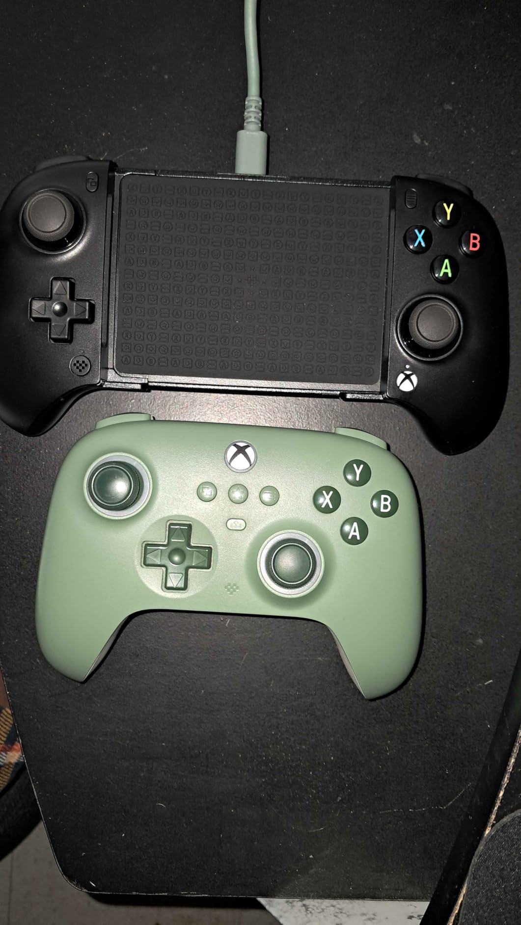 8Bitdo Ultimate Mobile Gaming Controller for iPhone, Apple, Android & Xbox Cloud Gaming, Bluetooth Gamepad with Hall Effect Joysticks, 2 Pro Back Buttons, Officially Licensed (Black) customer photo 2