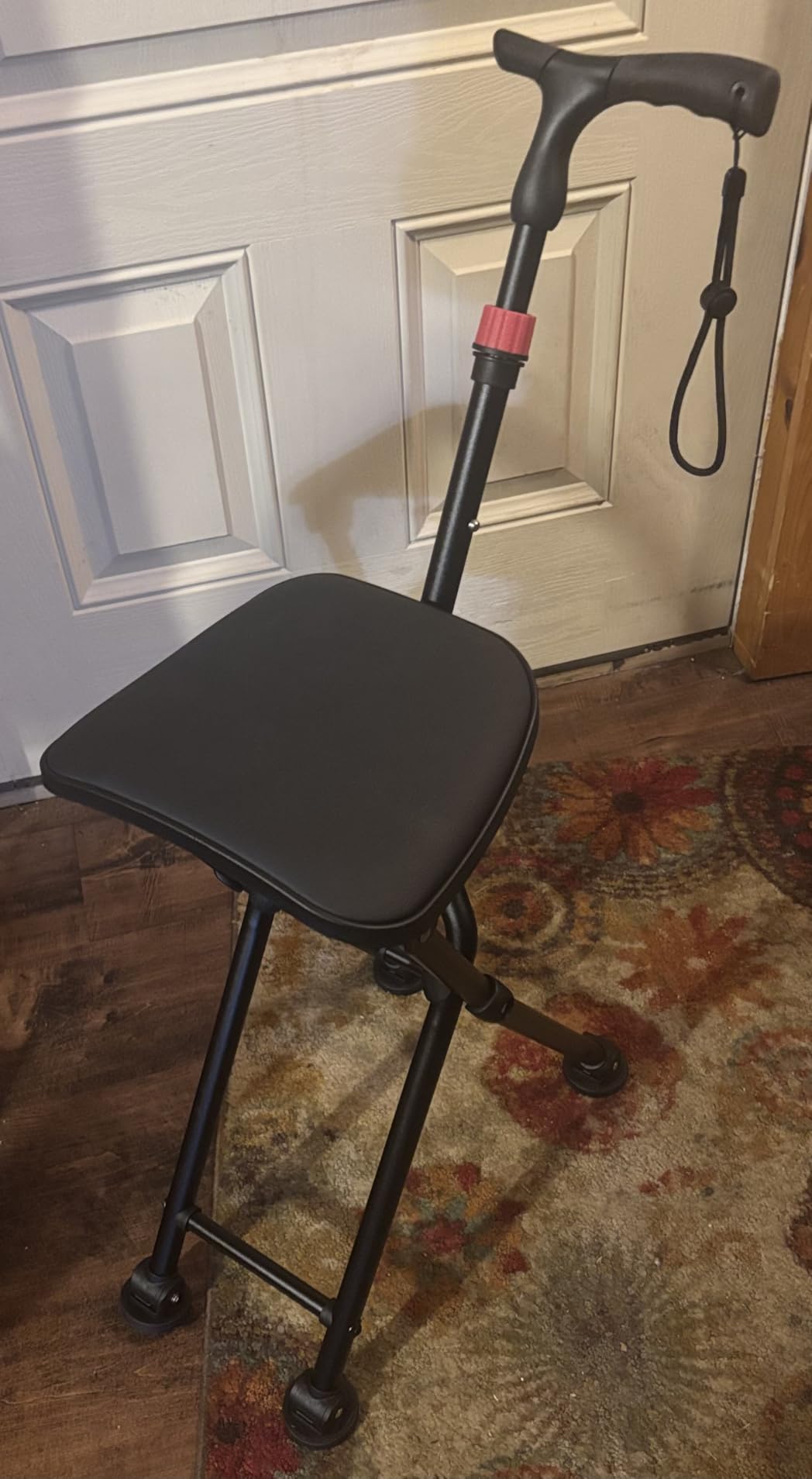 Four-Legged Cane with Seat, Unisex Cane with Seat Folding Lightweight, Adjustable Anti-Slip Cane Chair, Walking Cane with Seat Suitable for Men, Women, Adults and Seniors customer photo 1
