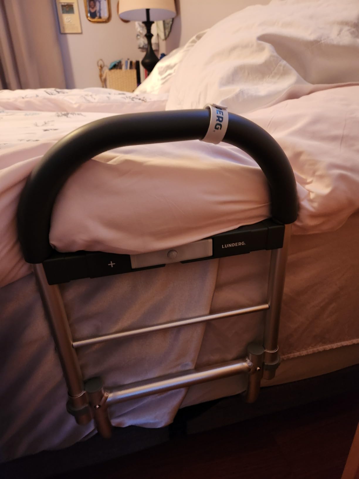 Lunderg Bed Assist Rail for Seniors with Non-Slip Grab Bar customer photo 2