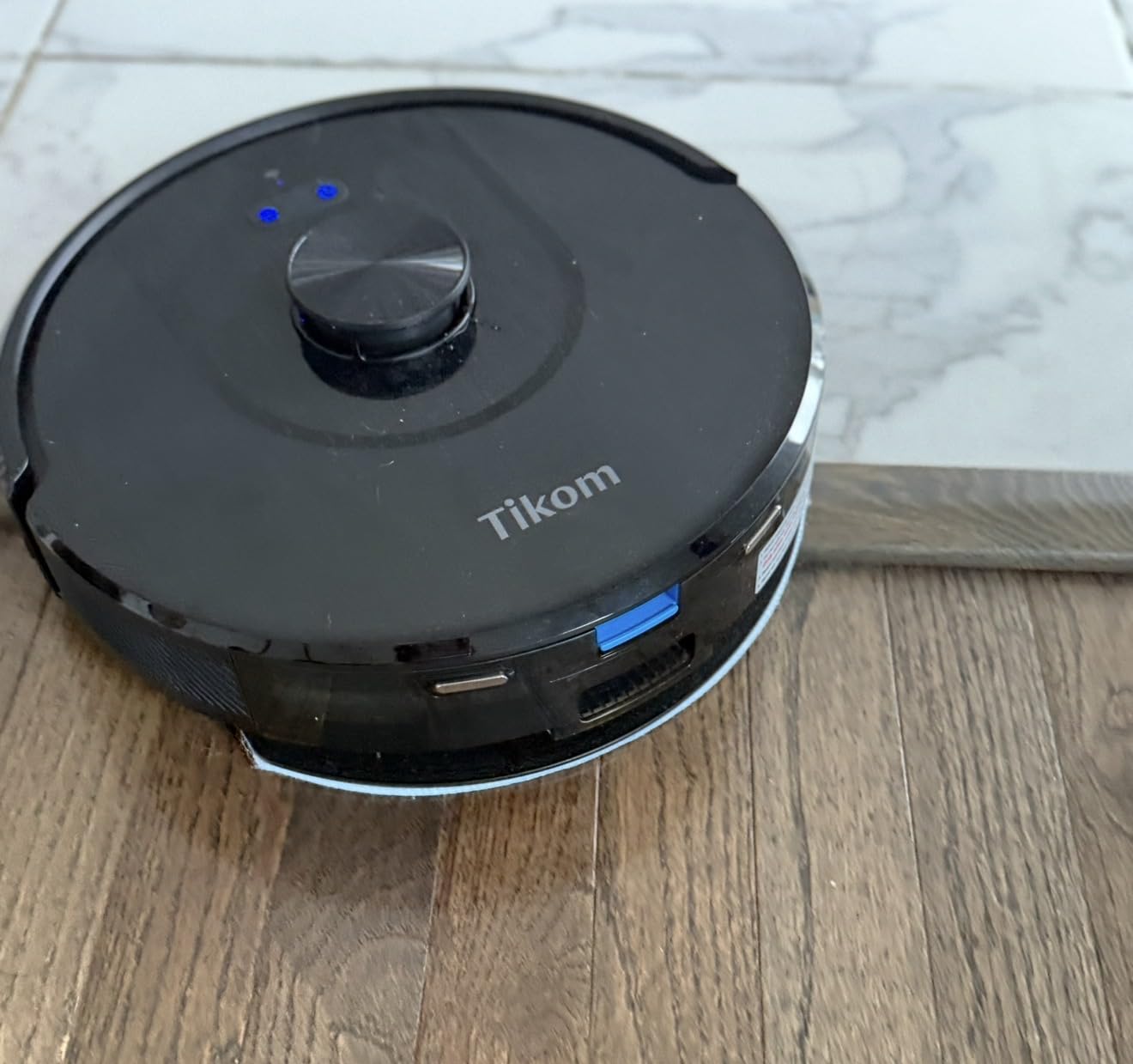 Tikom Robot Vacuum and Mop, Robotic Vacuum Cleaner with Self-Emptying Base customer photo 1
