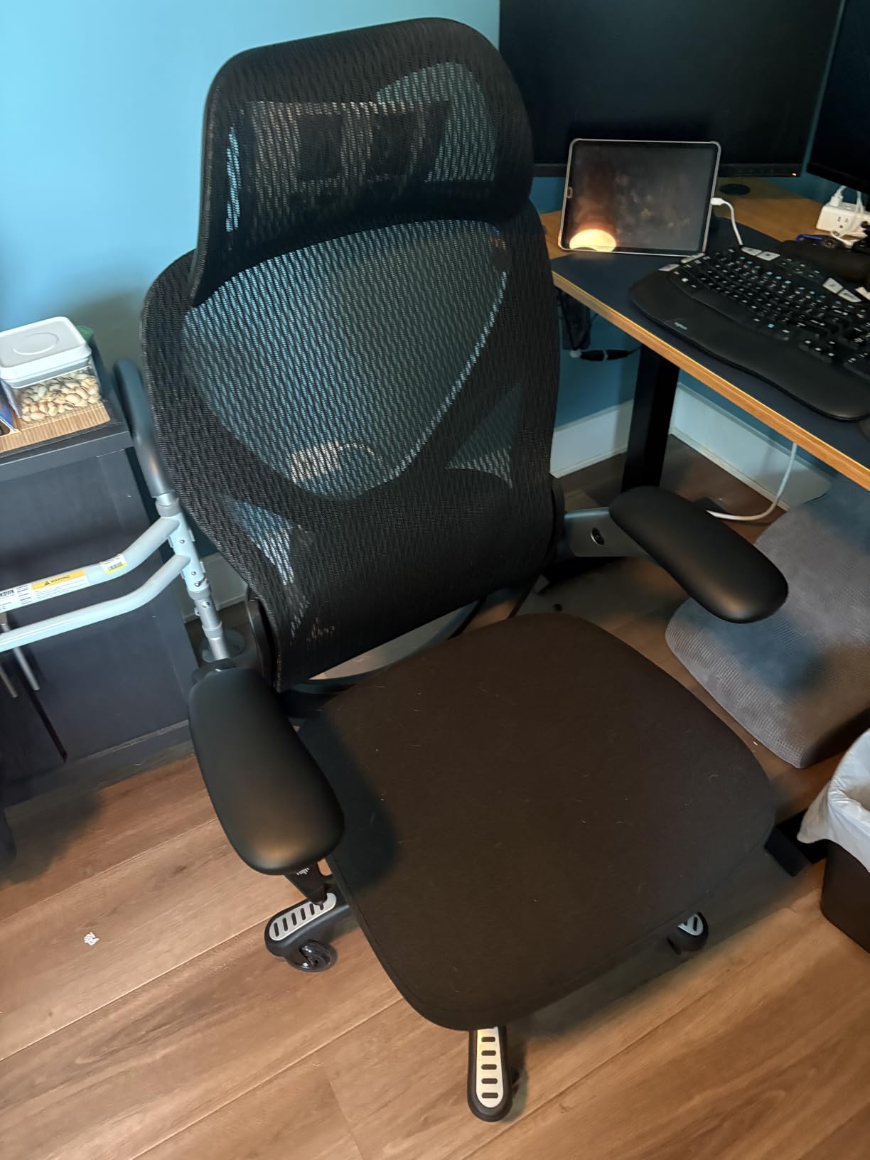 GABRYLLY Ergonomic Office Chair with Footrest, 135° Reclining Desk Chair with Adjustable Lumbar Support, 3D Armrest, Headrest & Large Steel Base, 300LBS Heavy Duty Mesh Chair customer photo 2