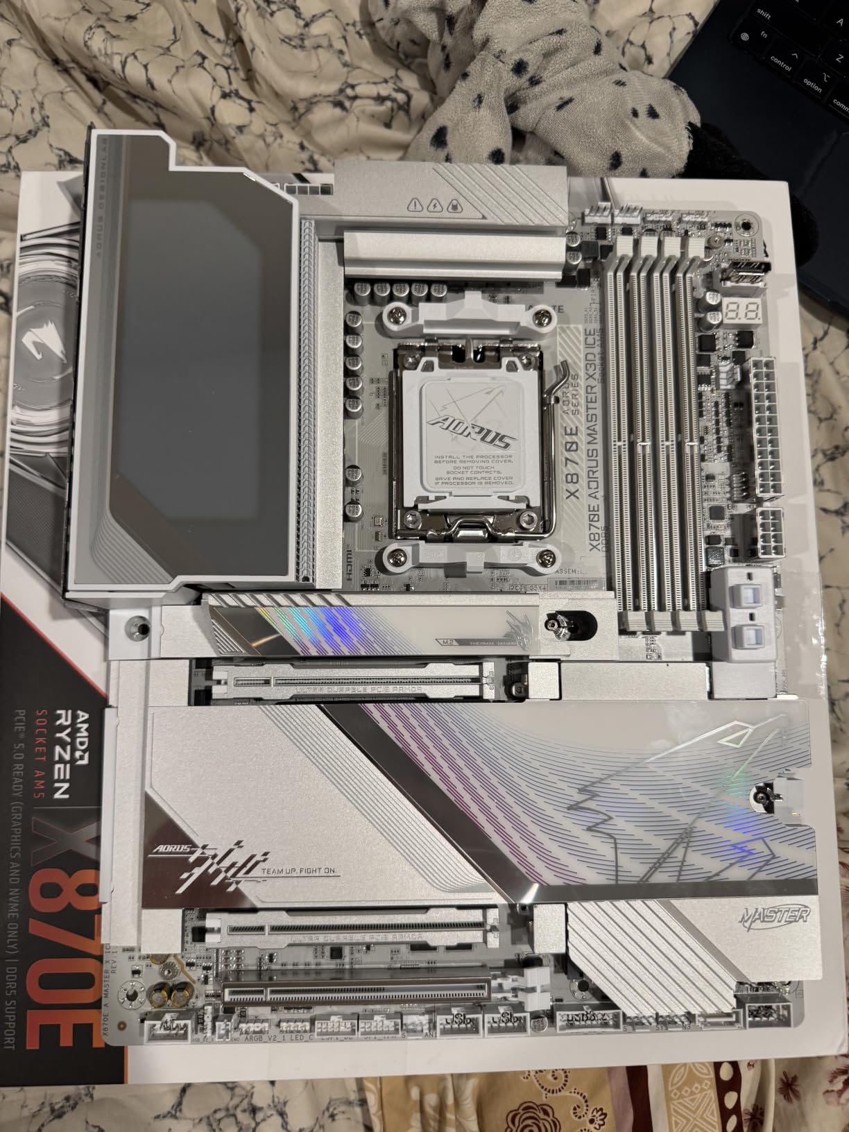 GIGABYTE X870E AORUS Master X3D ICE AMD AM5 LGA 1718 ATX Motherboard, Ryzen 9000/8000/7000, DDR5, 18+2+2 Power Phase, 5X M.2, PCIe 5.0, WiFi 7, 10GbE customer photo 2