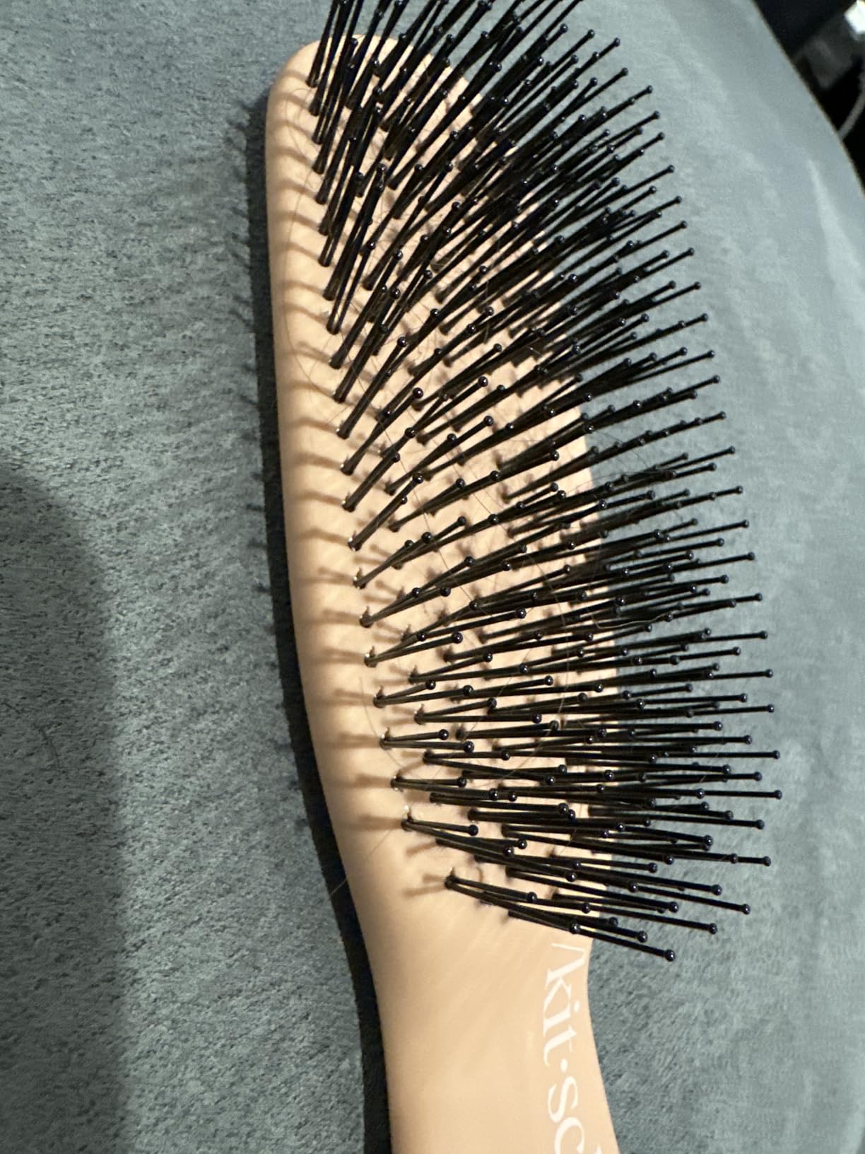 Kitsch Scalp Renewal Brush - Hairbrush Scalp Massager - Black customer photo 1