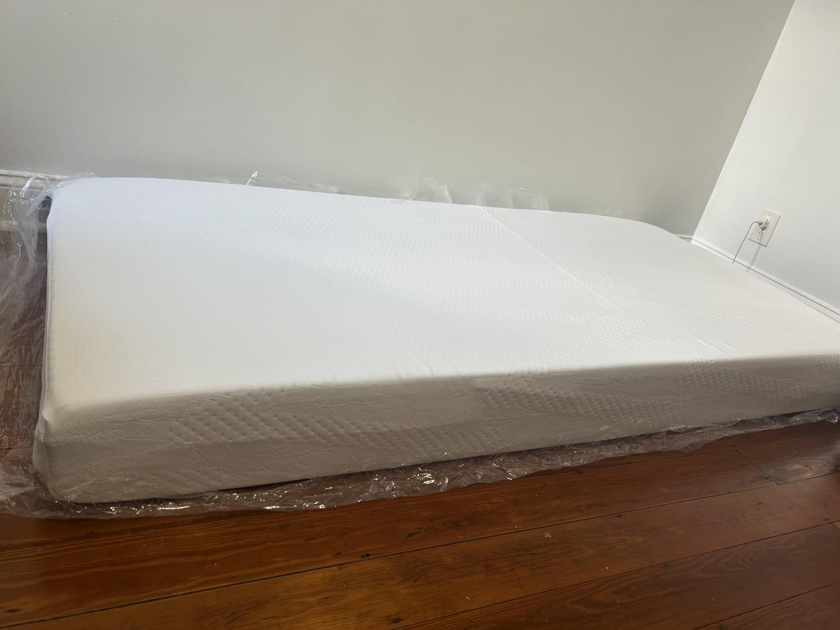 Novilla 14 Inch Queen Size Mattress, Hypoallergenic & Back Pain Relief, Hybrid Queen Mattresses in a Box with Smarts Coils, Fiberglass Free CertiPUR-US Certified Colchones No Box Spring Needed customer photo 1