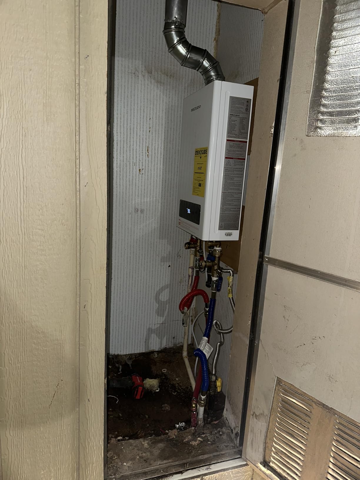 MIZUDO Propane Gas Tankless Water Heater, 199,000 BTU, Indoor customer photo 1