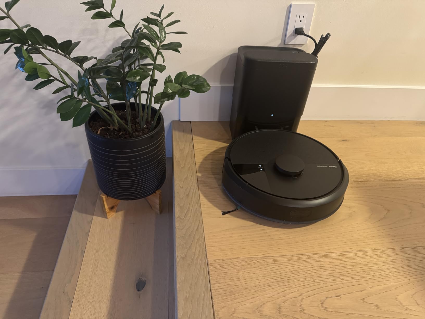 iRobot Roomba 105X Combo Robot Vacuum & Mop with AutoEmpty Dock, Self‑Emptying for Up to 75 Days, 70× Power‑Lifting Suction, Smart LiDAR Mapping, App & Voice Control, Ideal for Homes with Pets & Kids customer photo 2