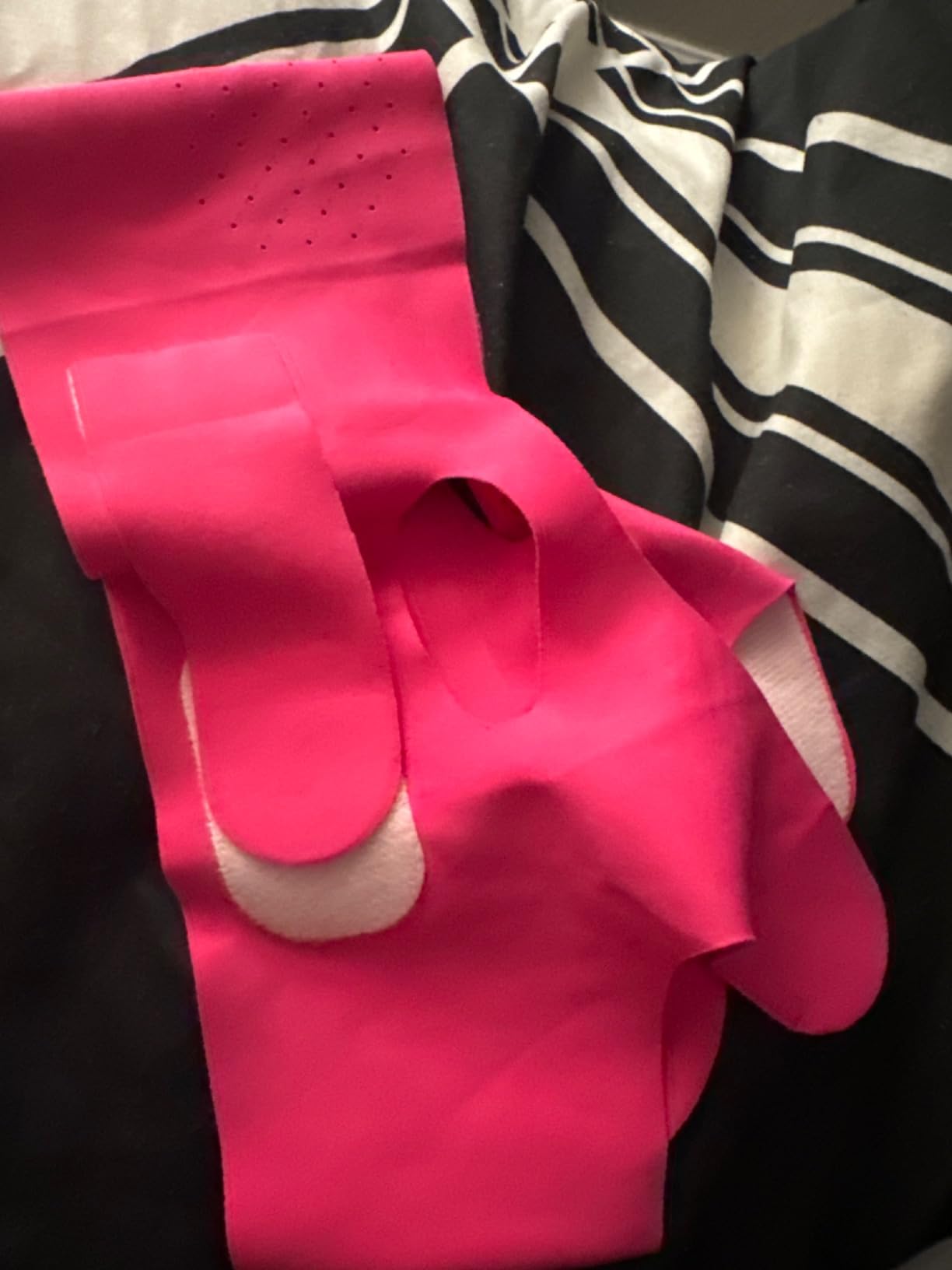ROWMATE Graphene V-Line Mask Chin Up Mask V Shaped Face Mask Chin Strap for Sleeping,Jawline Shaper,Lilac,Medium customer photo 1
