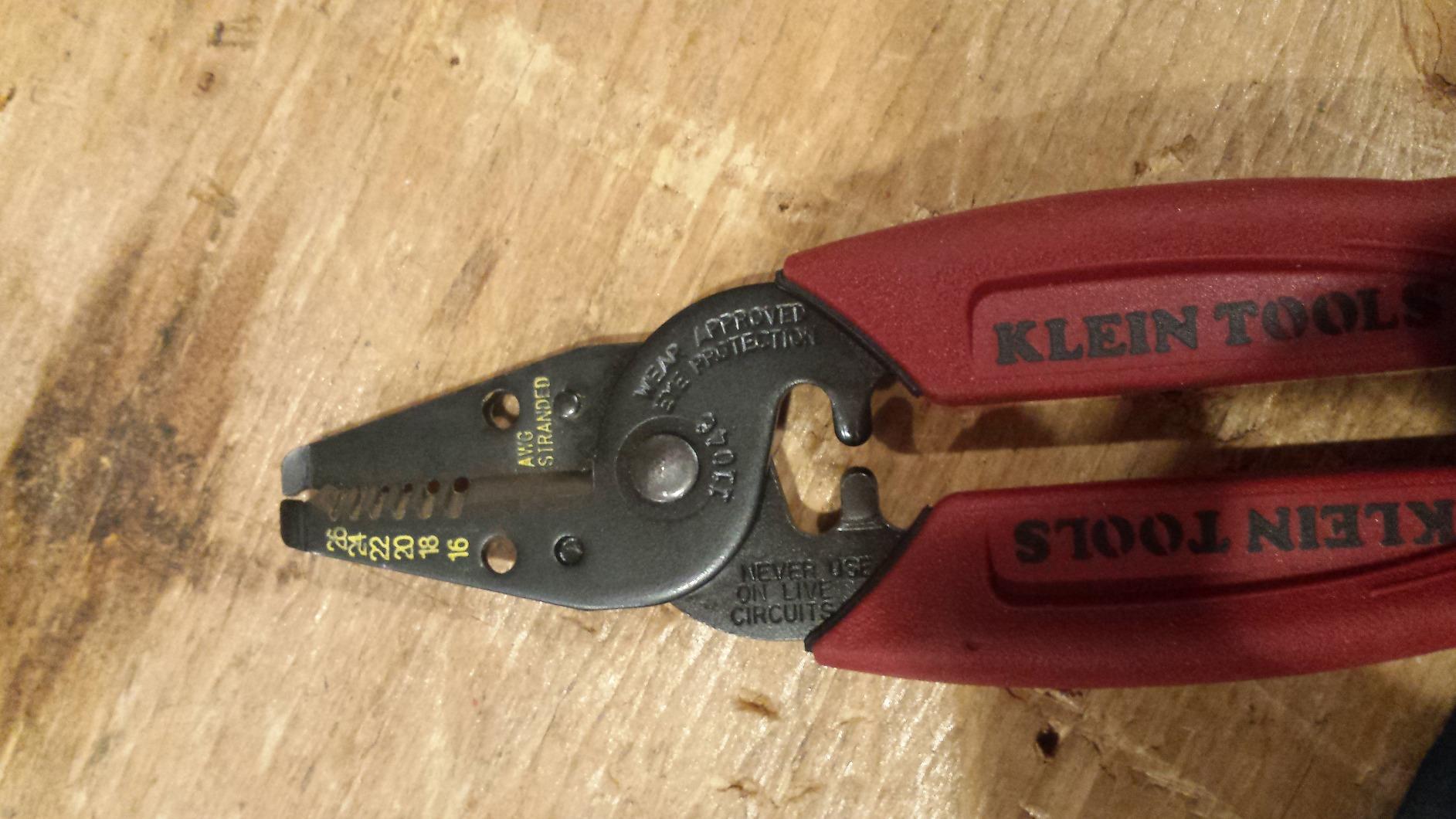 Klein Tools 11046 Wire Stripper, Wire Cutter, Made in USA, Stripping/Cutting Tool for 16-26 AWG Stranded, Compact Nose with Precision-ground Stripping Holes customer photo 1