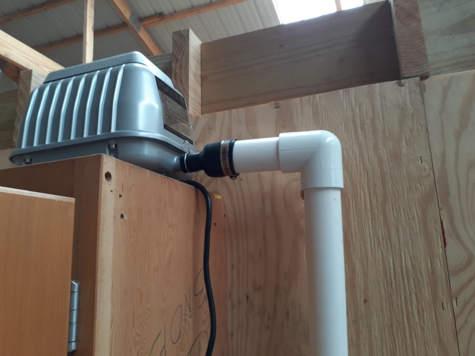 Danner Manufacturing, Inc., Supreme Oxy-Flo High Volume AP-100 Air Pump, 40528 customer photo 2