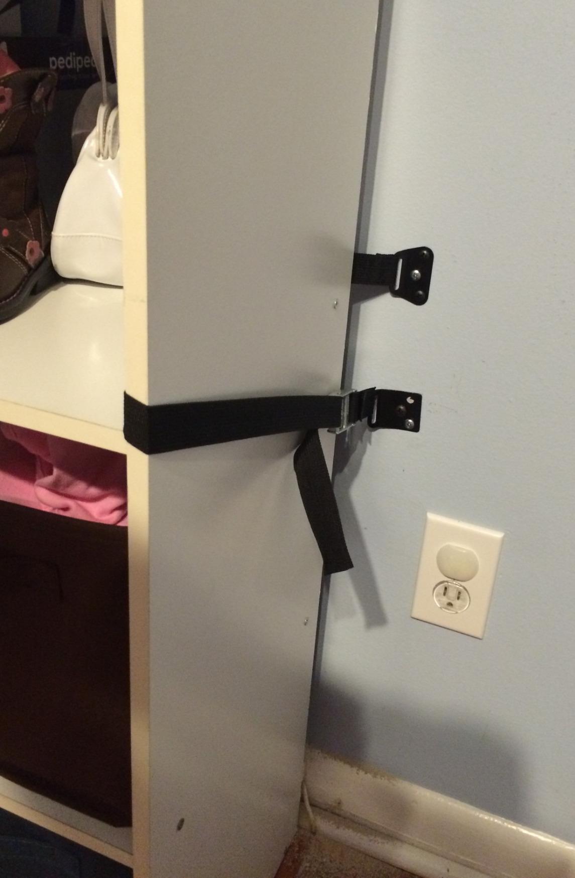 Safety Innovations Heavy Duty TV and Furniture Straps - Baby Proofing Anti Tip Straps for Child and Baby Safety - Expert Designed Strap Anchors Furniture to Walls to Prevent Tip-Overs 2Pk (Black) customer photo 2