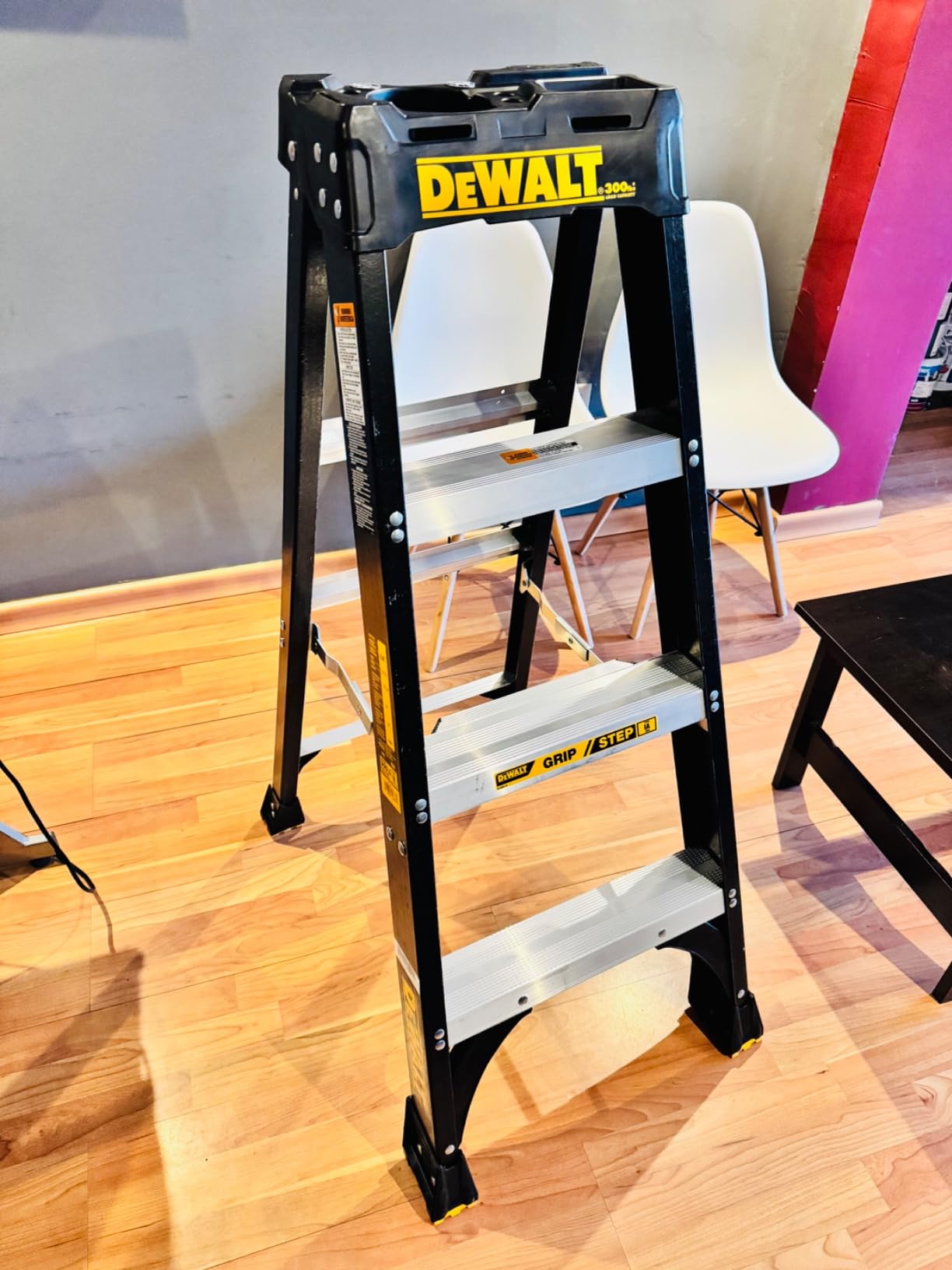 DeWalt Type IA 300lb Rated FG Stepladder 4' DXL3010-04 customer photo 1