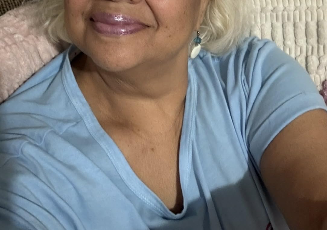 wet n wild Silk Finish Lipstick, Hydrating Rich Buildable Lip Color, Formulated with Vitamins A,E, & Macadamia for Ultimate Hydration, Cruelty-Free & Vegan - Blind Date customer photo 2