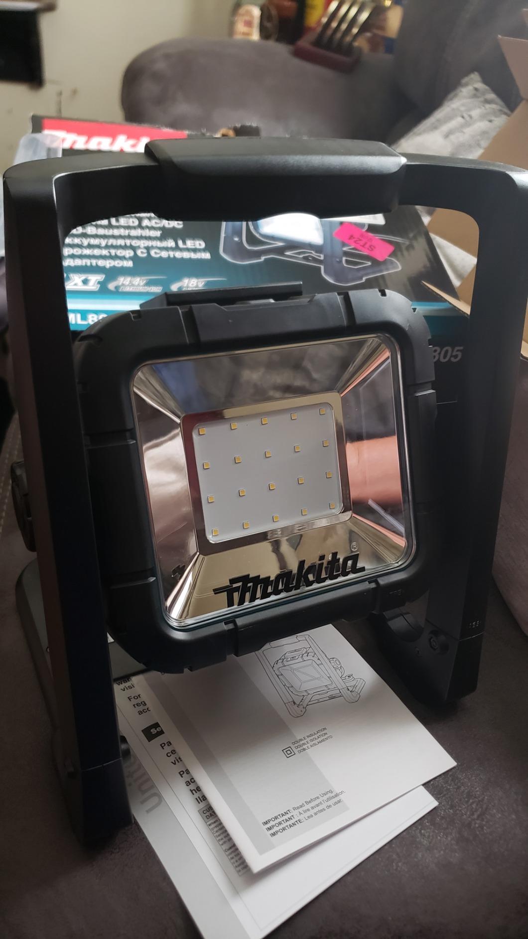 Makita DML805 18V LXT Lithium-Ion Cordless/Corded 20 L.E.D. Flood Light, Only customer photo 1