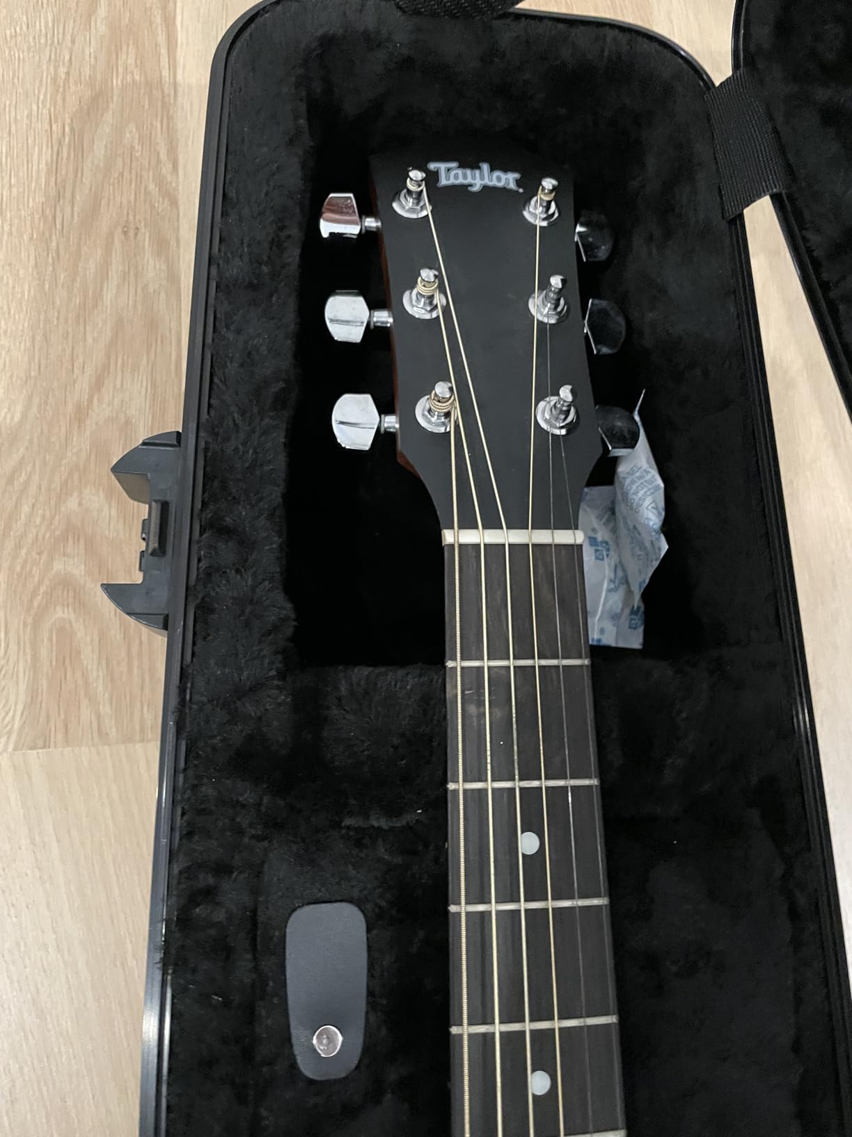 Gator Cases Molded Flight Case For Acoustic Dreadnought Guitars With TSA Approved Locking Latches, (GTSA-GTRDREAD) customer photo 1