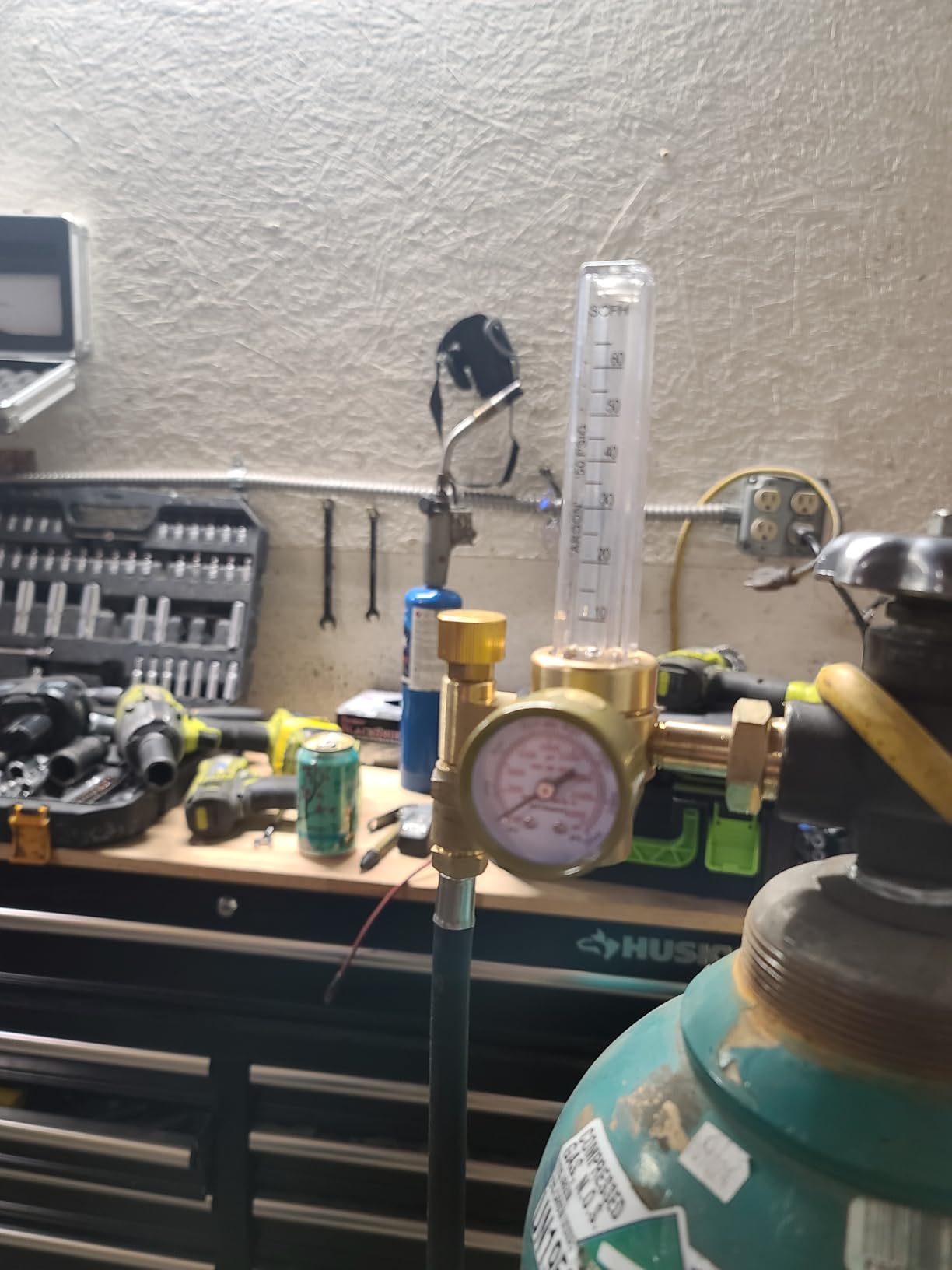 BETOOLL Argon/CO2 Mig Tig Flow Meter Gas Regulator Gauge Welding Weld, CGA580 Inlet Connection customer photo 1