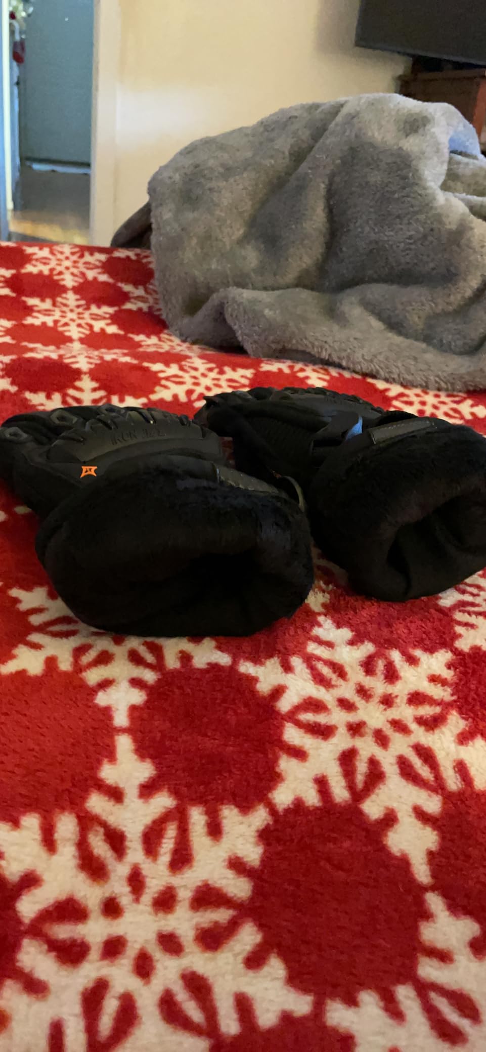 IRON JIA'S Winter Motorcycle Gloves for Men and Women, CE Level 1 KP customer photo 1