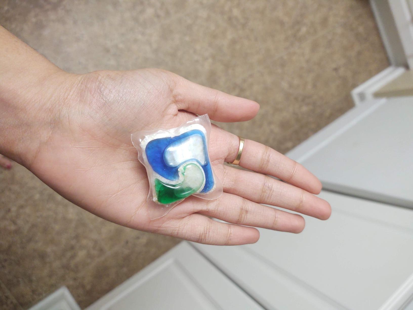 Cascade Complete Dishwasher Pods - Fresh Scent ActionPacs, Dishwasher Detergent, Dishwasher Soap, Detergent Pods, 78 Count customer photo 2
