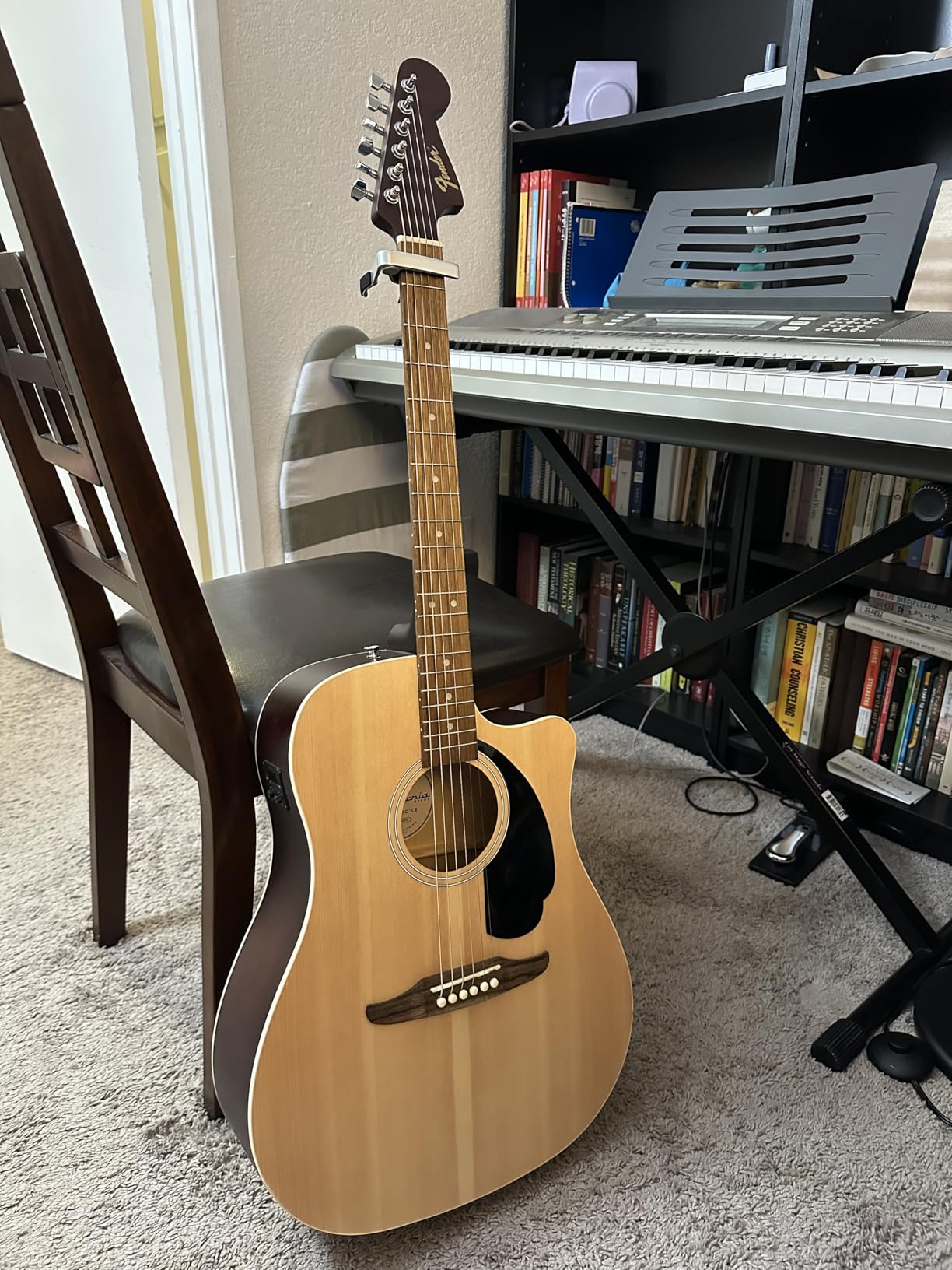 WINGO Guitar Capo for Acoustic Electric Guitars-Rosewood Color with 5 Picks customer photo 2