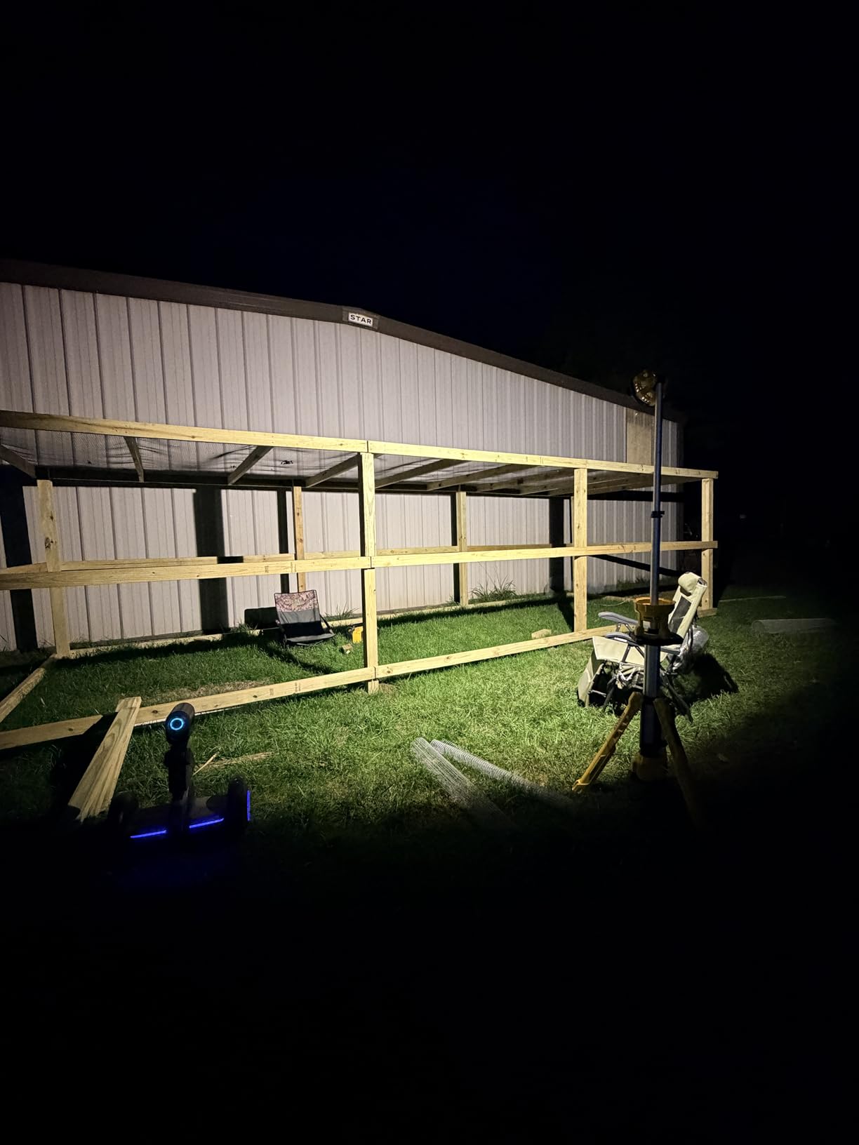 DEWALT 20V MAX LED Work Light with Stand, Tripod Light, 3000 Lumens of Brightness with 3 Modes, Tool Only (DCL079B) customer photo 1