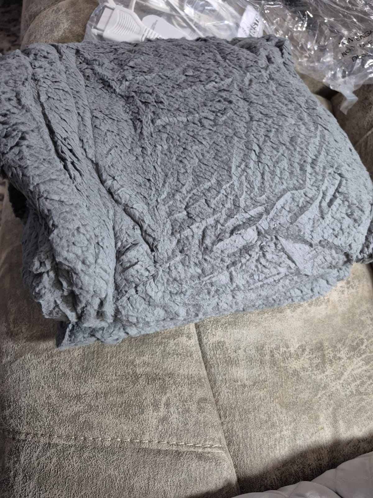 Sunbeam Electric Throw Royal Sherpa with Foot Pocket Heated Blanket, 4 Heat Settings, 4-Hour Auto Shut-Off, Fast Heating, Warm and Cozy, Grey Color, 50
