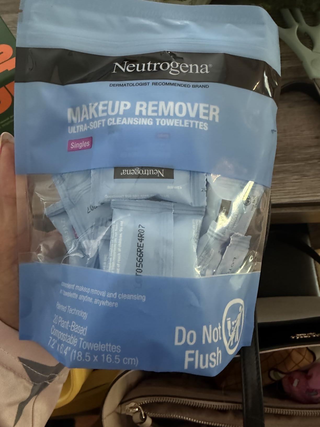 Neutrogena Makeup Remover Towelettes, Daily Single Face Towelettes, 20 Ct customer photo 1
